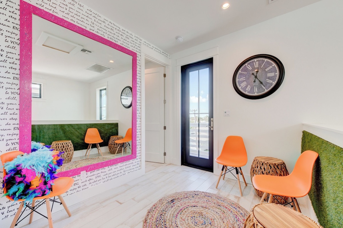 Port Aransas, Texas, 78373, United States, 5 Bedrooms Bedrooms, ,4 BathroomsBathrooms,Residential,For Sale,1982131