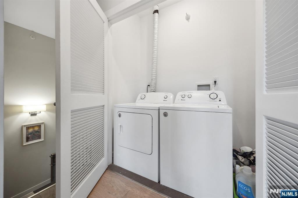 Fort Lee, New Jersey, 07024, United States, 3 Bedrooms Bedrooms, ,3 BathroomsBathrooms,Residential,For Sale,1932356