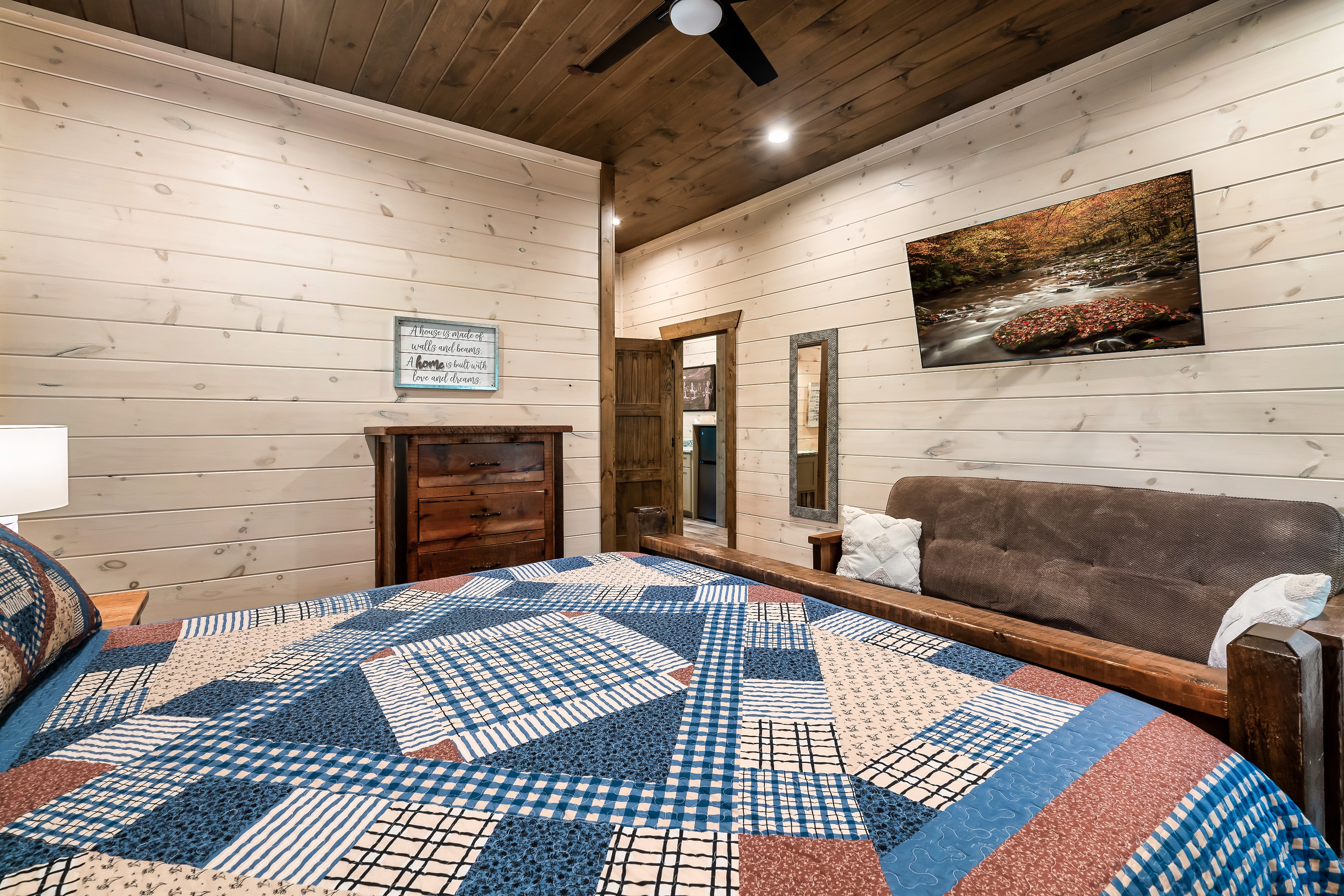 Pigeon Forge, Tennessee, 37862, United States, 4 Bedrooms Bedrooms, ,6 BathroomsBathrooms,Residential,For Sale,1921550