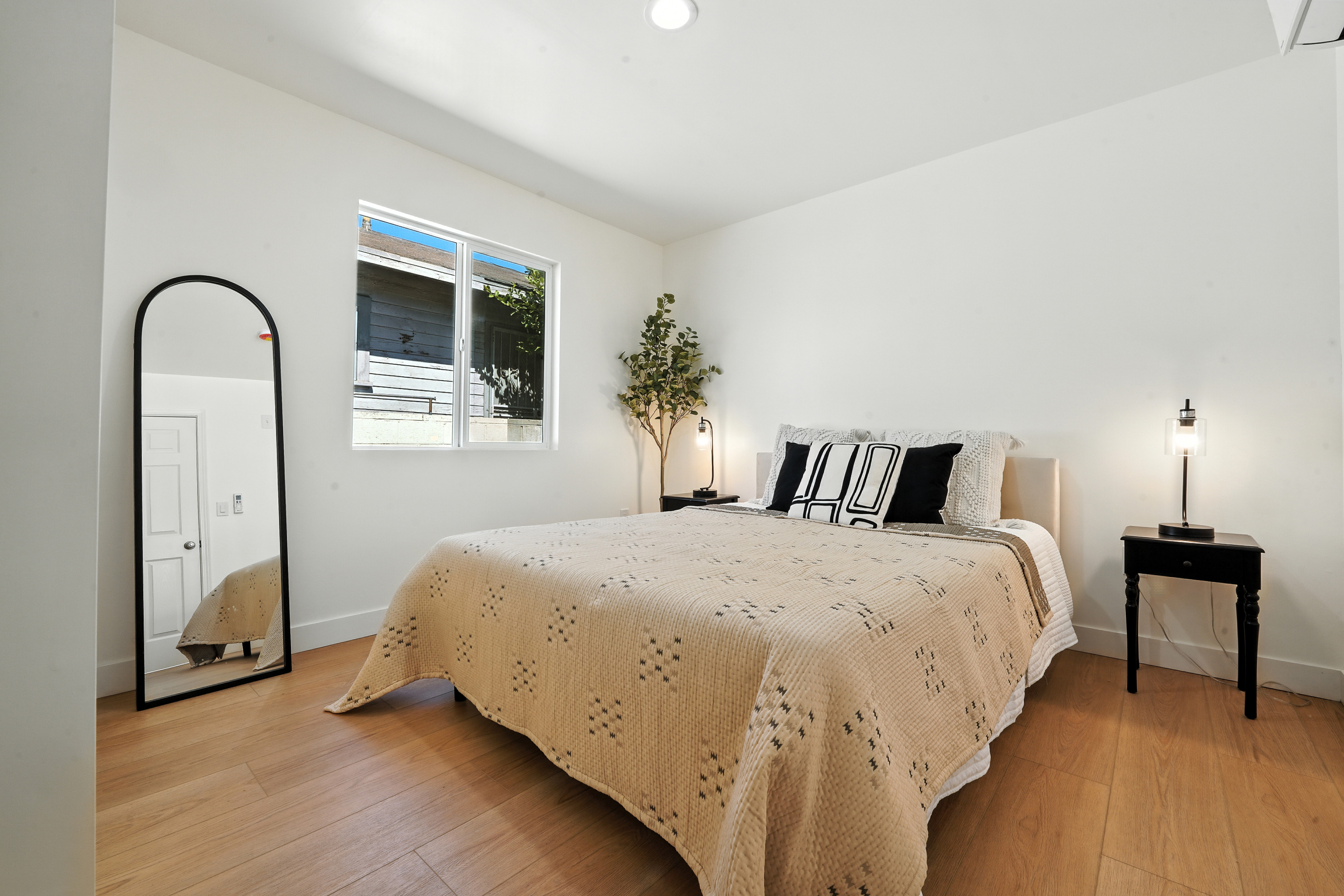 Los Angeles, California, 90042, United States, 3 Bedrooms Bedrooms, ,3 BathroomsBathrooms,Residential,For Sale,1909729