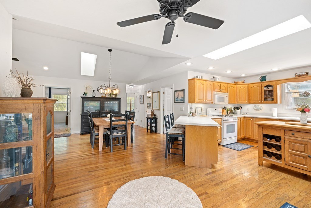 Murphy, North Carolina, 28906, United States, 2 Bedrooms Bedrooms, ,2 BathroomsBathrooms,Residential,For Sale,1923823
