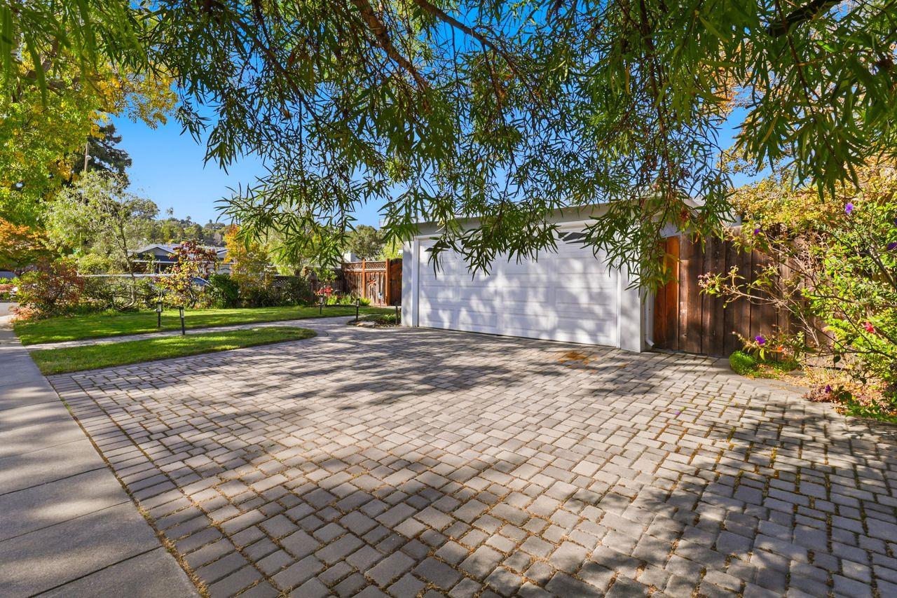 Belmont, California, 94002, United States, 3 Bedrooms Bedrooms, ,1 BathroomBathrooms,Residential,For Sale,1989201