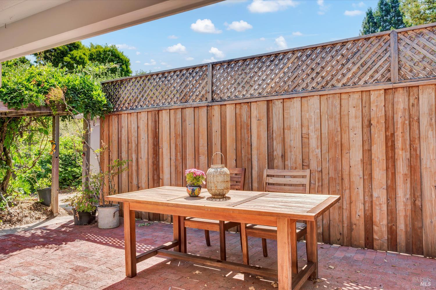 Sebastopol, California, 95472, United States, 2 Bedrooms Bedrooms, ,2 BathroomsBathrooms,Residential,For Sale,1913141