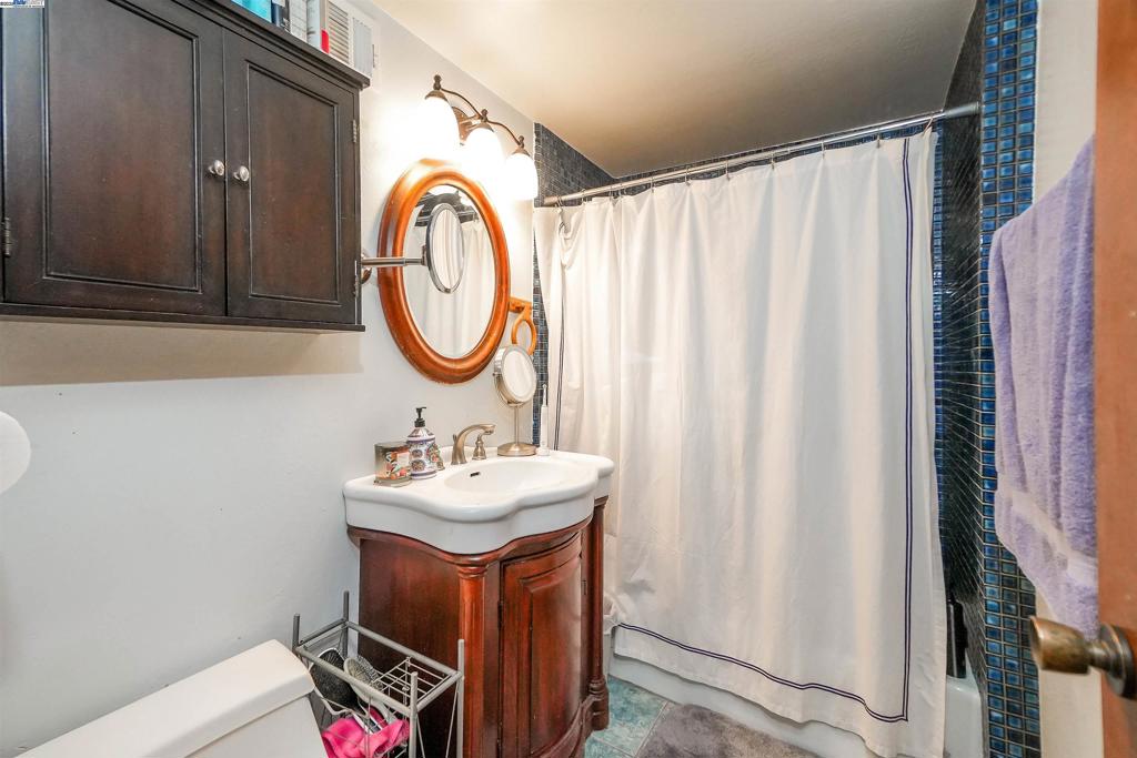 San Rafael, California, 94903-3840, United States, 3 Bedrooms Bedrooms, ,3 BathroomsBathrooms,Residential,For Sale,1987101