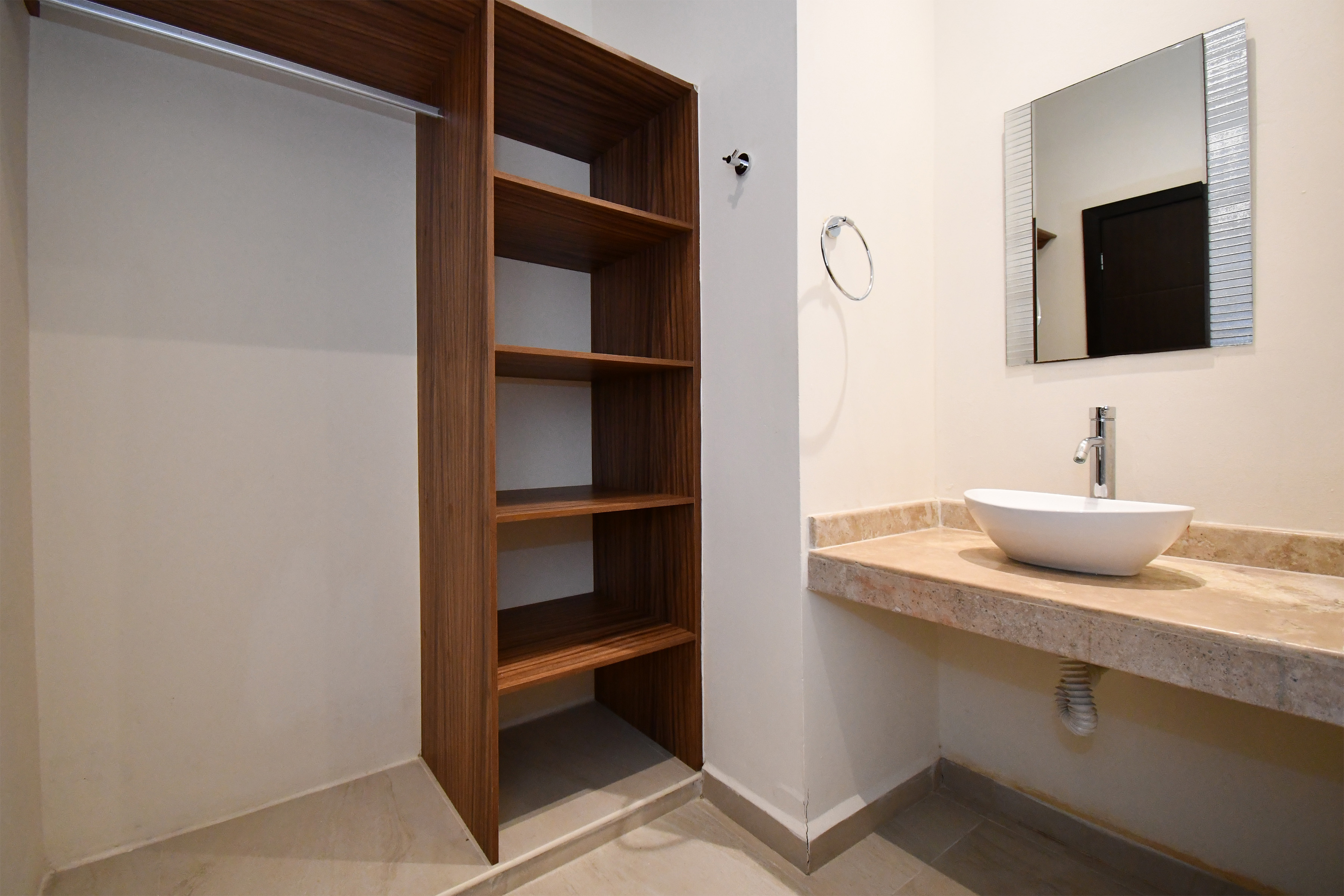  Comfort and Convenience in an Expansive Three-Bedroom Residence - 物件實景