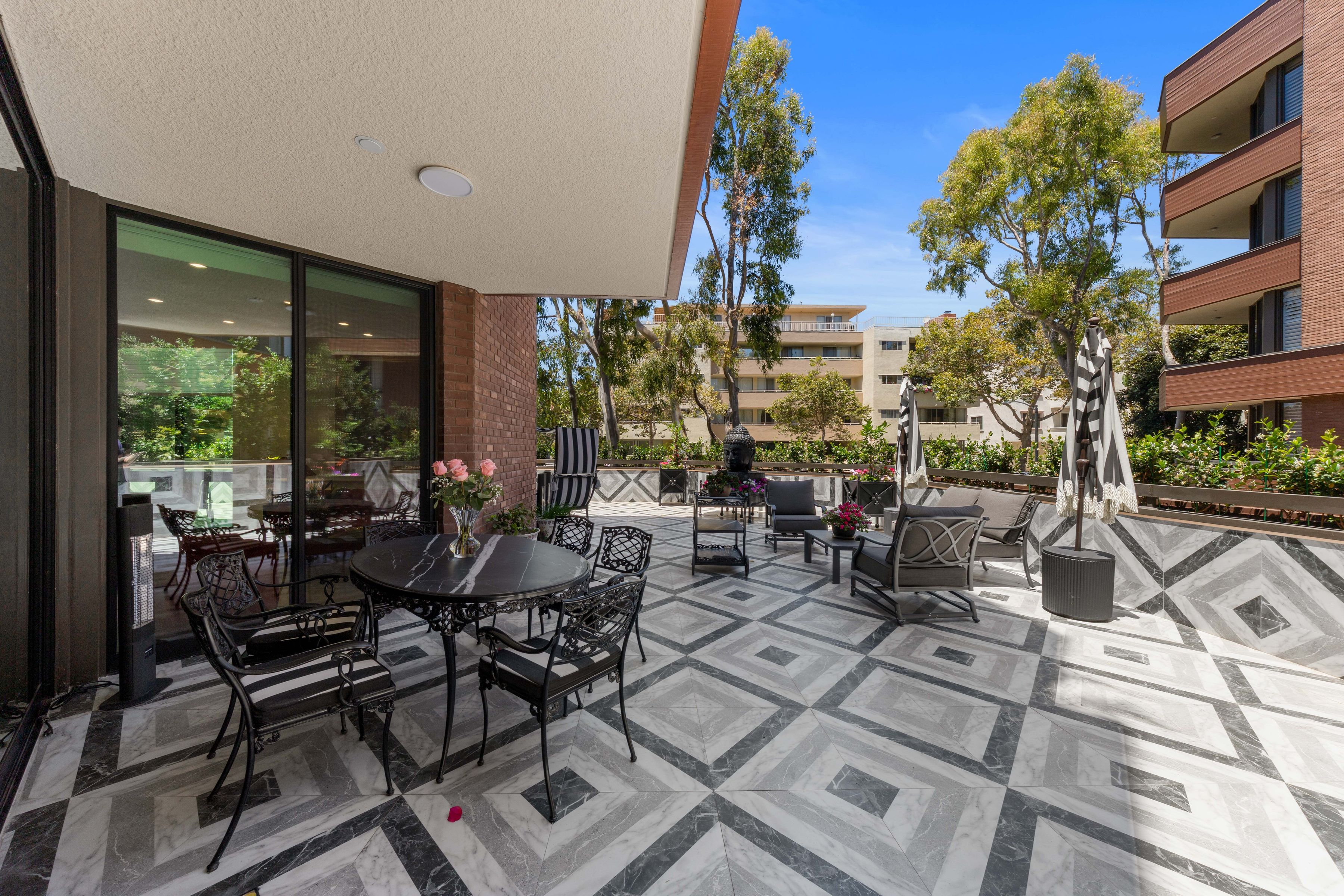  300 North Swall Drive - 物件實景
