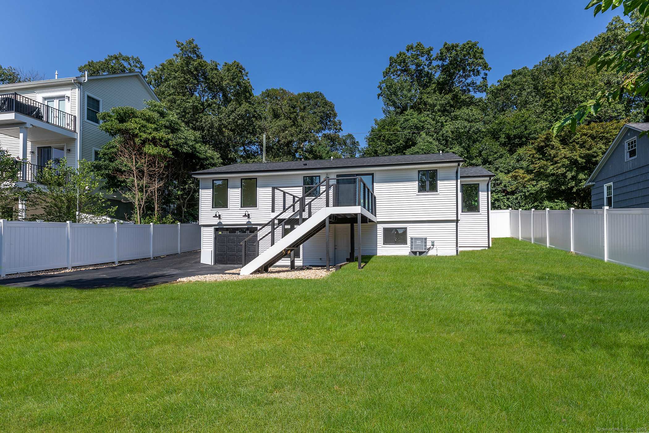 Brookfield, Connecticut, 06804, United States, 3 Bedrooms Bedrooms, ,2 BathroomsBathrooms,Residential,For Sale,1911070