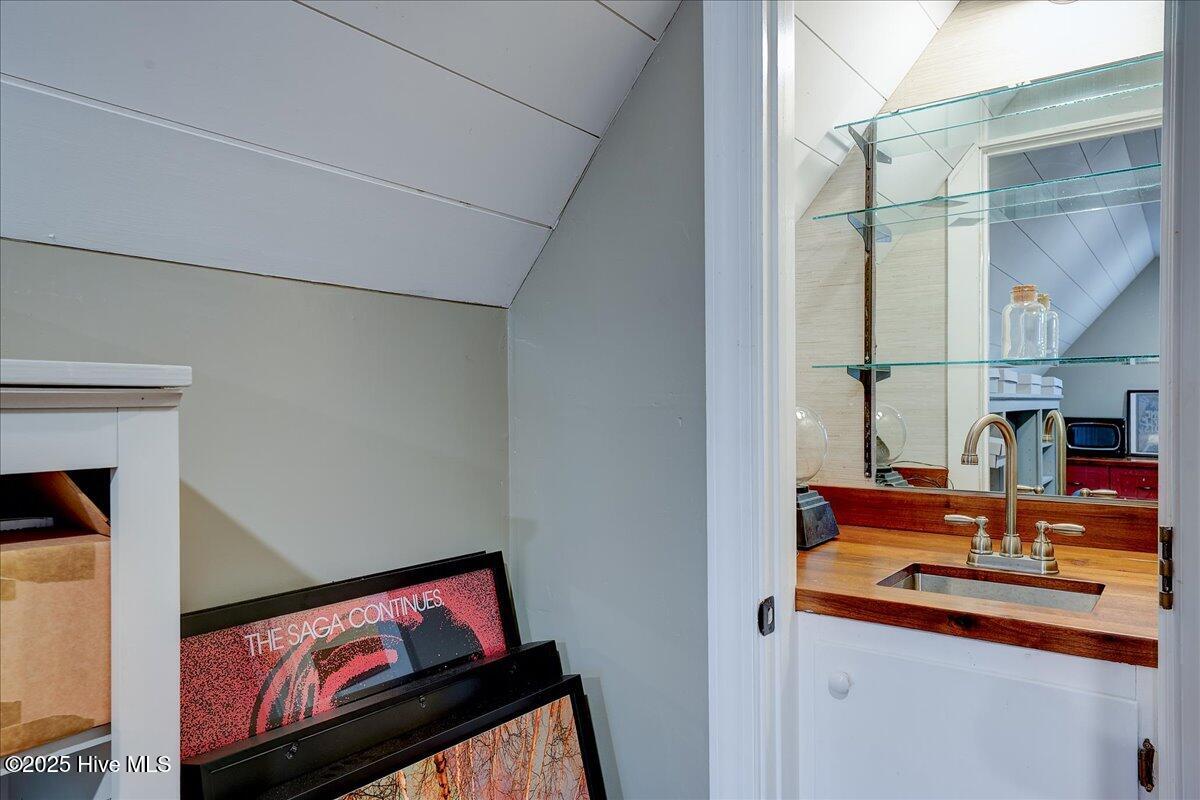 Trent Woods, North Carolina, 28562, United States, 4 Bedrooms Bedrooms, ,3 BathroomsBathrooms,Residential,For Sale,1997785