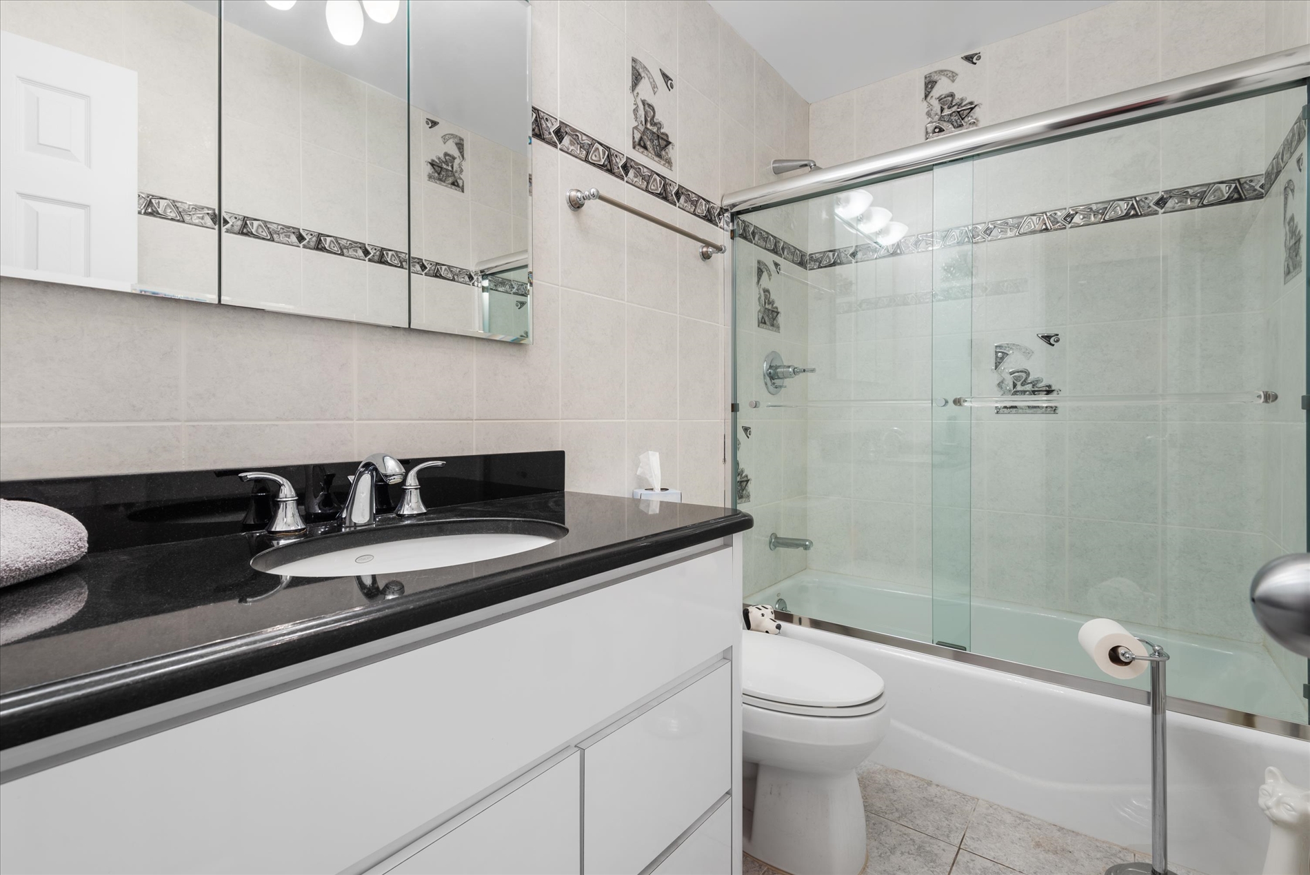 Howard Beach, New York, 11414, United States, 4 Bedrooms Bedrooms, ,3 BathroomsBathrooms,Residential,For Sale,2006115