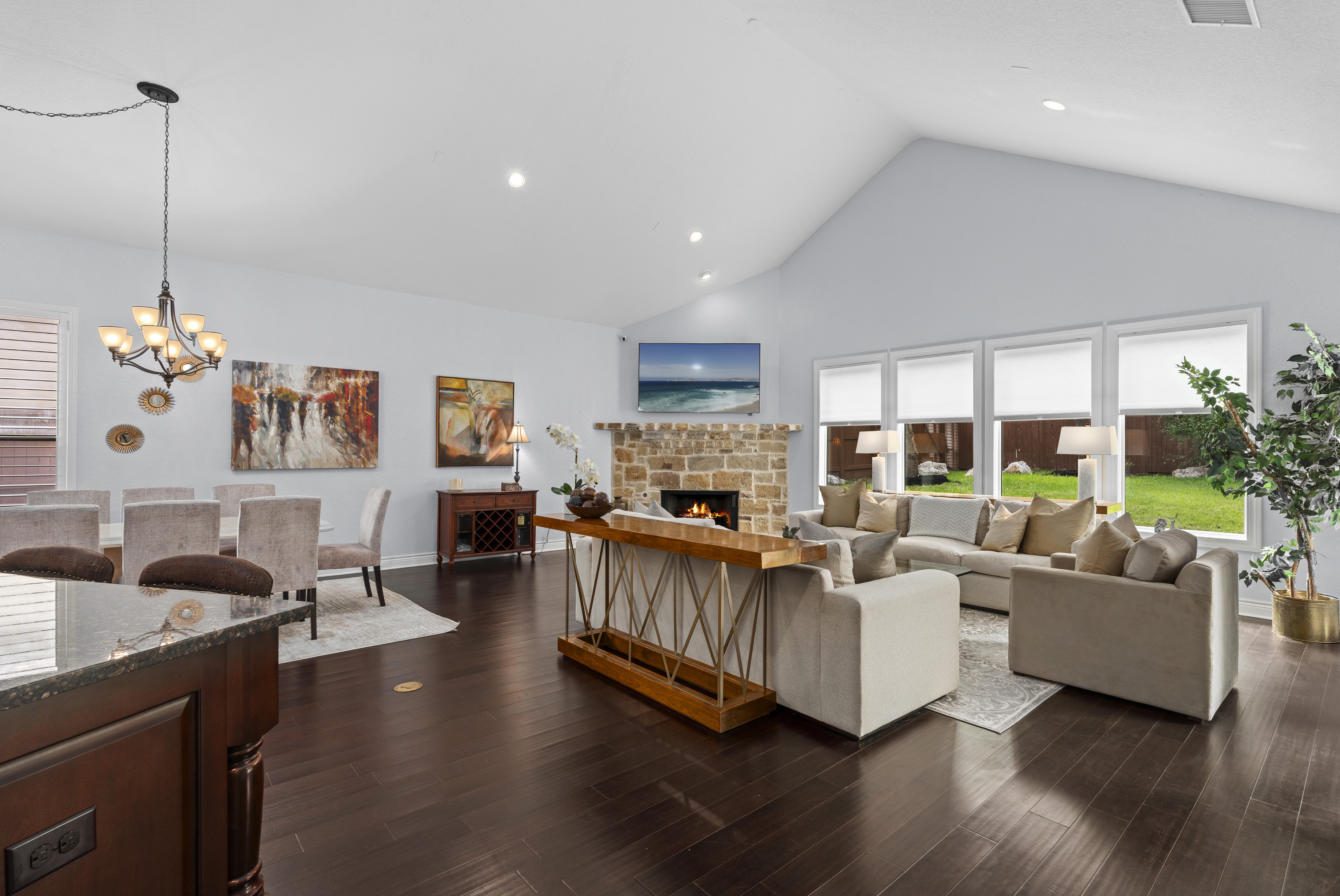  Remodeled Estate Living in Rogers Ranch - 物件實景