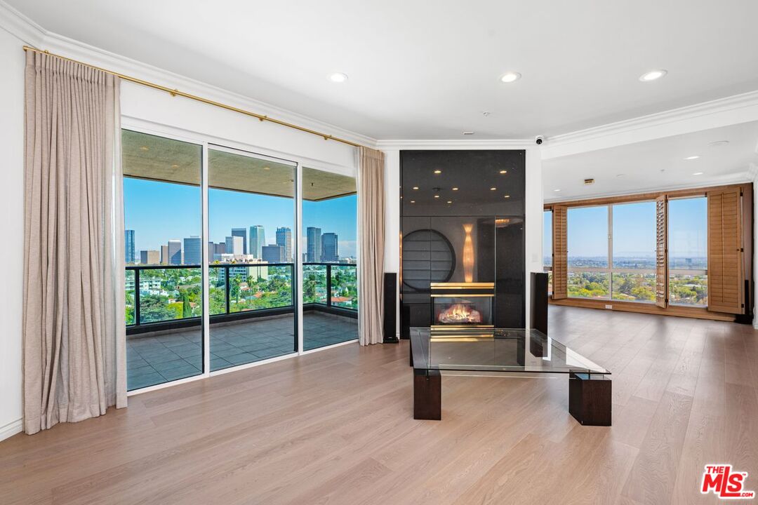 Los Angeles, California, 90024, United States, 3 Bedrooms Bedrooms, ,3 BathroomsBathrooms,Residential,For Sale,1949652