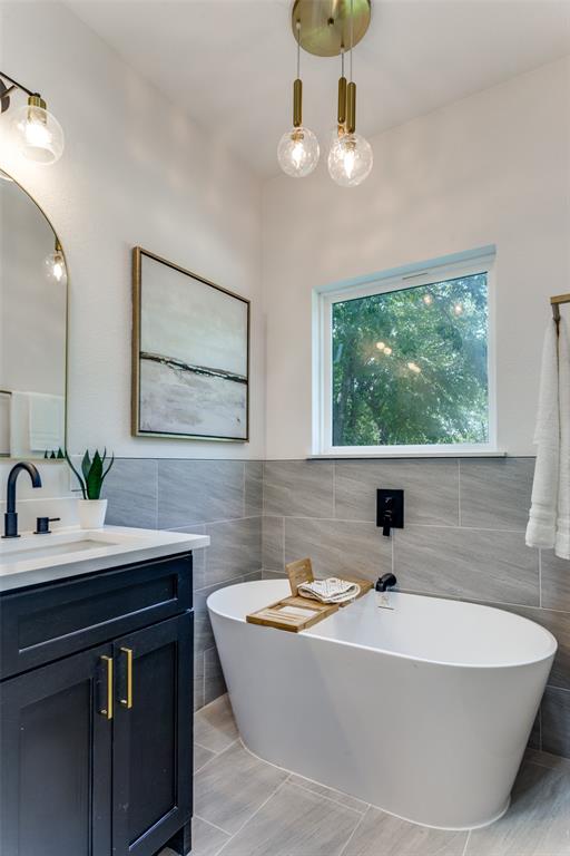 Fort Worth, Texas, 76109, United States, 4 Bedrooms Bedrooms, ,3 BathroomsBathrooms,Residential,For Sale,1974156