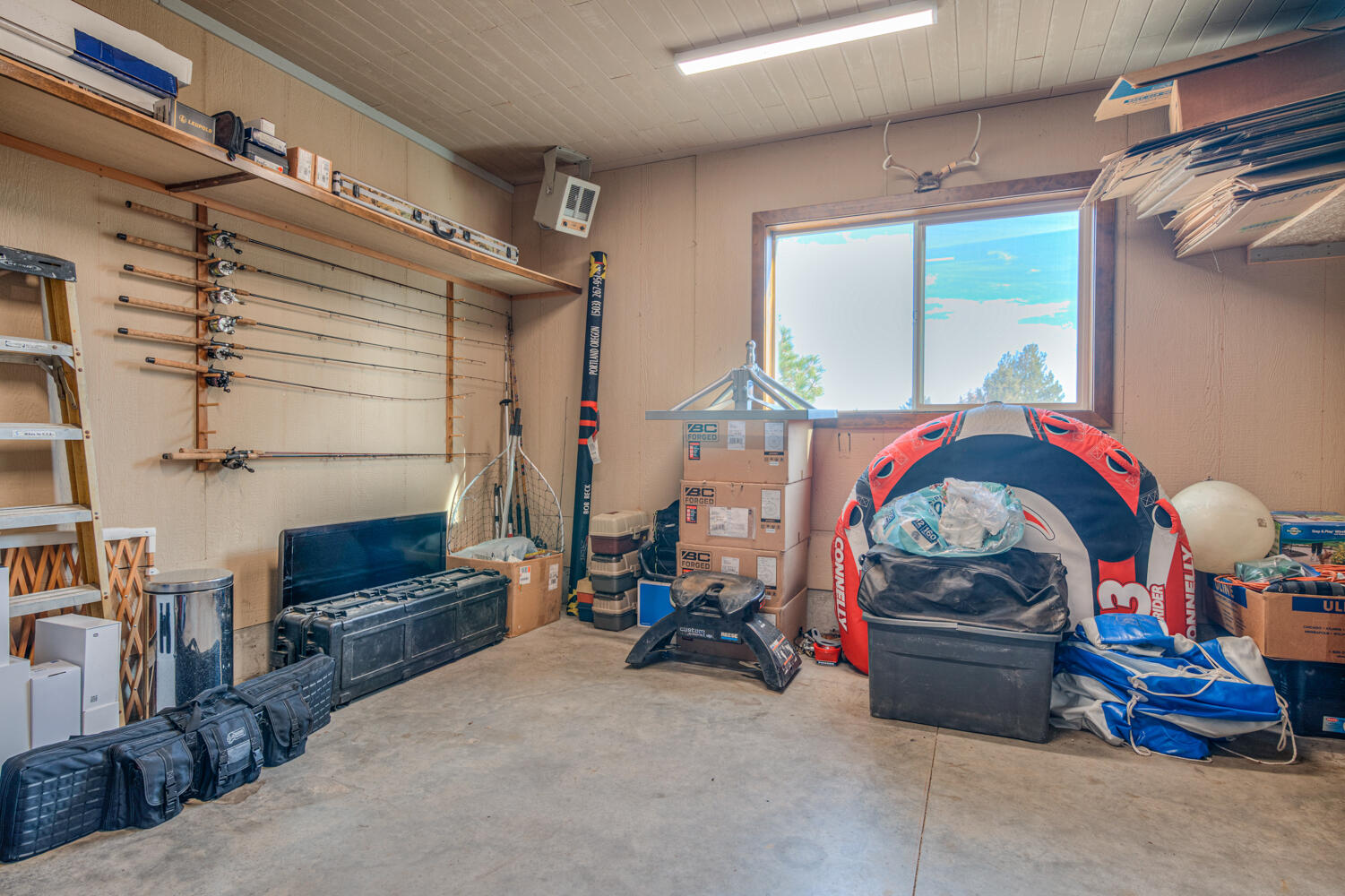 Bend, Oregon, 97703, United States, 3 Bedrooms Bedrooms, ,3 BathroomsBathrooms,Residential,For Sale,1984485