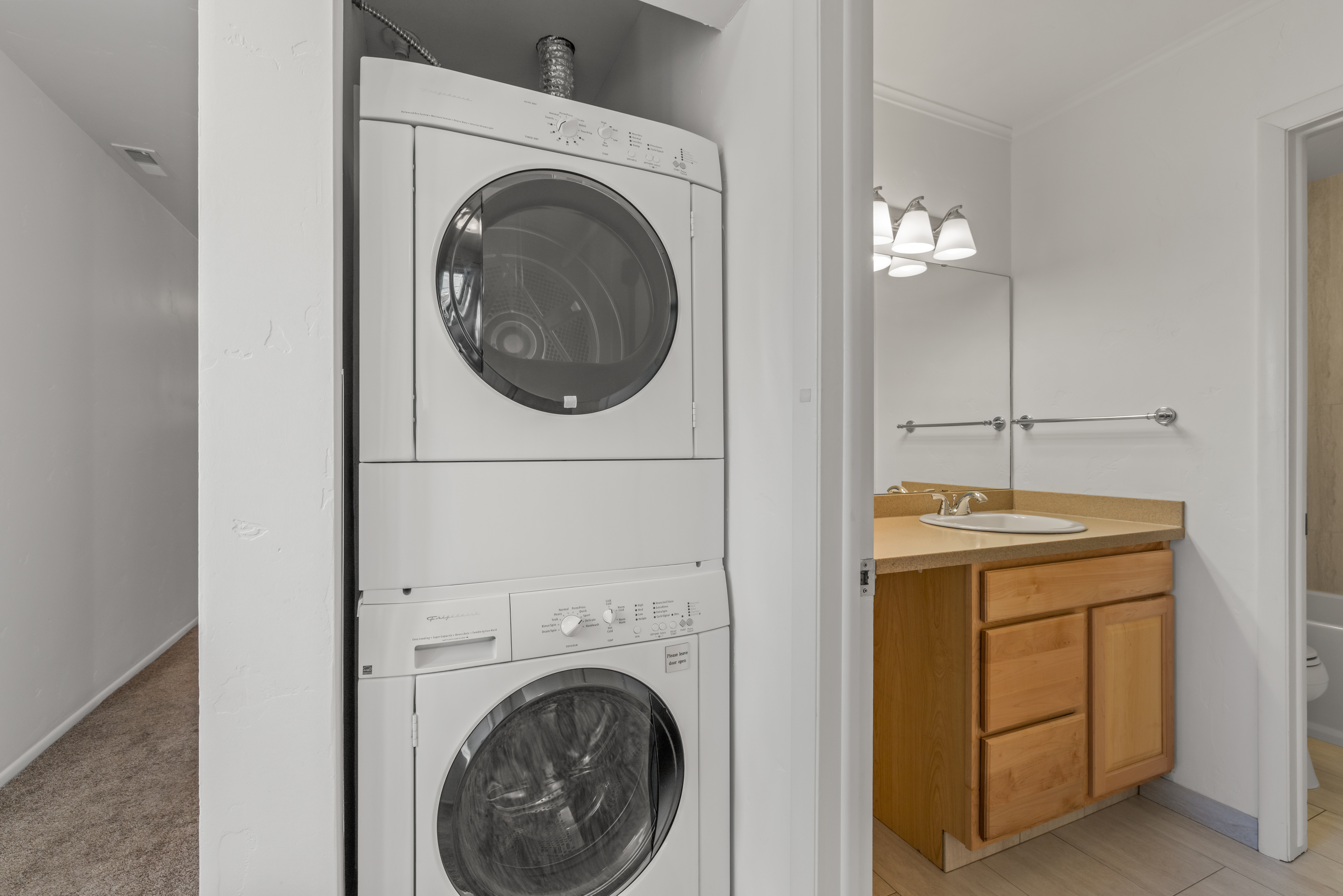  Rare Top-Floor Condo at Chaparral Terraces - 物件實景