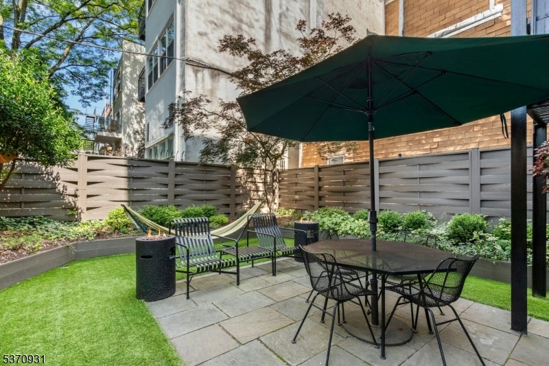 Jersey City, New Jersey, 07302, United States, 1 Bedroom Bedrooms, ,2 BathroomsBathrooms,Residential,For Sale,1942665