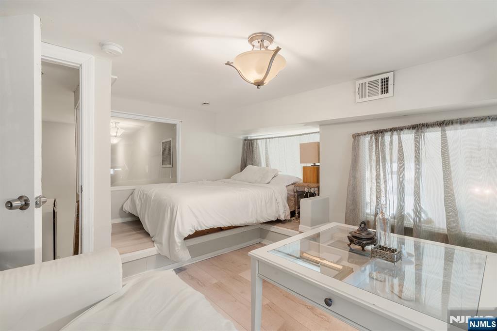 Weehawken, New Jersey, 07086, United States, 2 Bedrooms Bedrooms, ,2 BathroomsBathrooms,Residential,For Sale,1840362