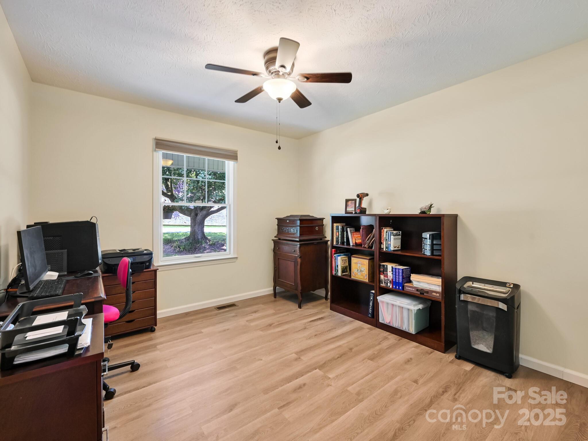 Hendersonville, North Carolina, 28739, United States, 3 Bedrooms Bedrooms, ,3 BathroomsBathrooms,Residential,For Sale,1890960