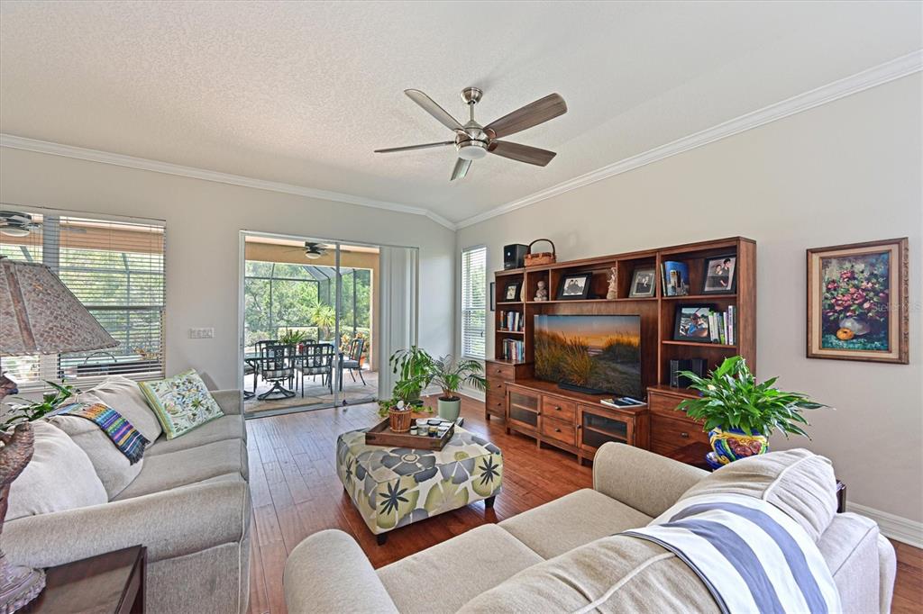 Bradenton, Florida, 34212, United States, 3 Bedrooms Bedrooms, ,2 BathroomsBathrooms,Residential,For Sale,1906883