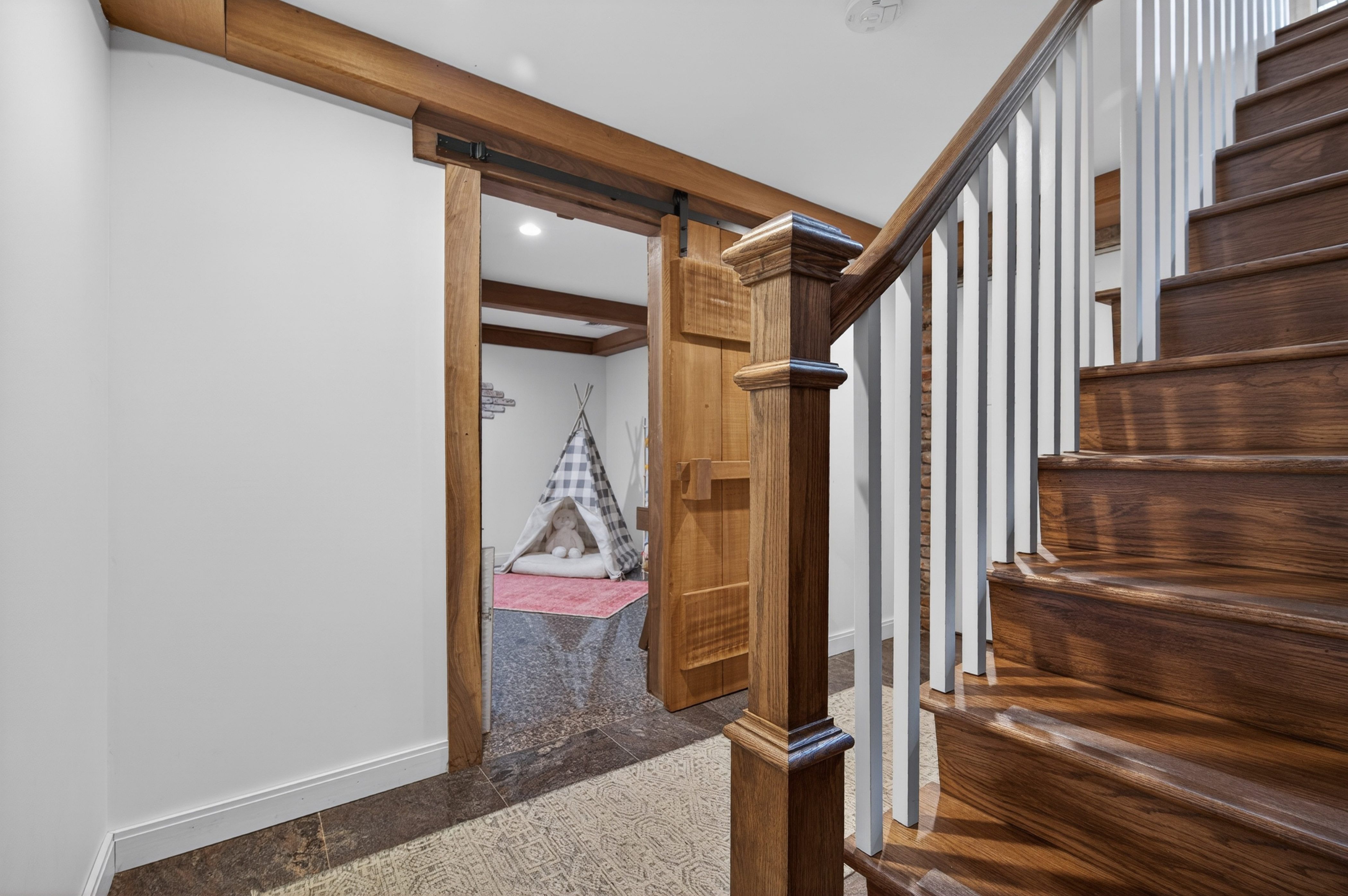  16 Warwick Place, Port Washington, NY, 11050 - 物件實景