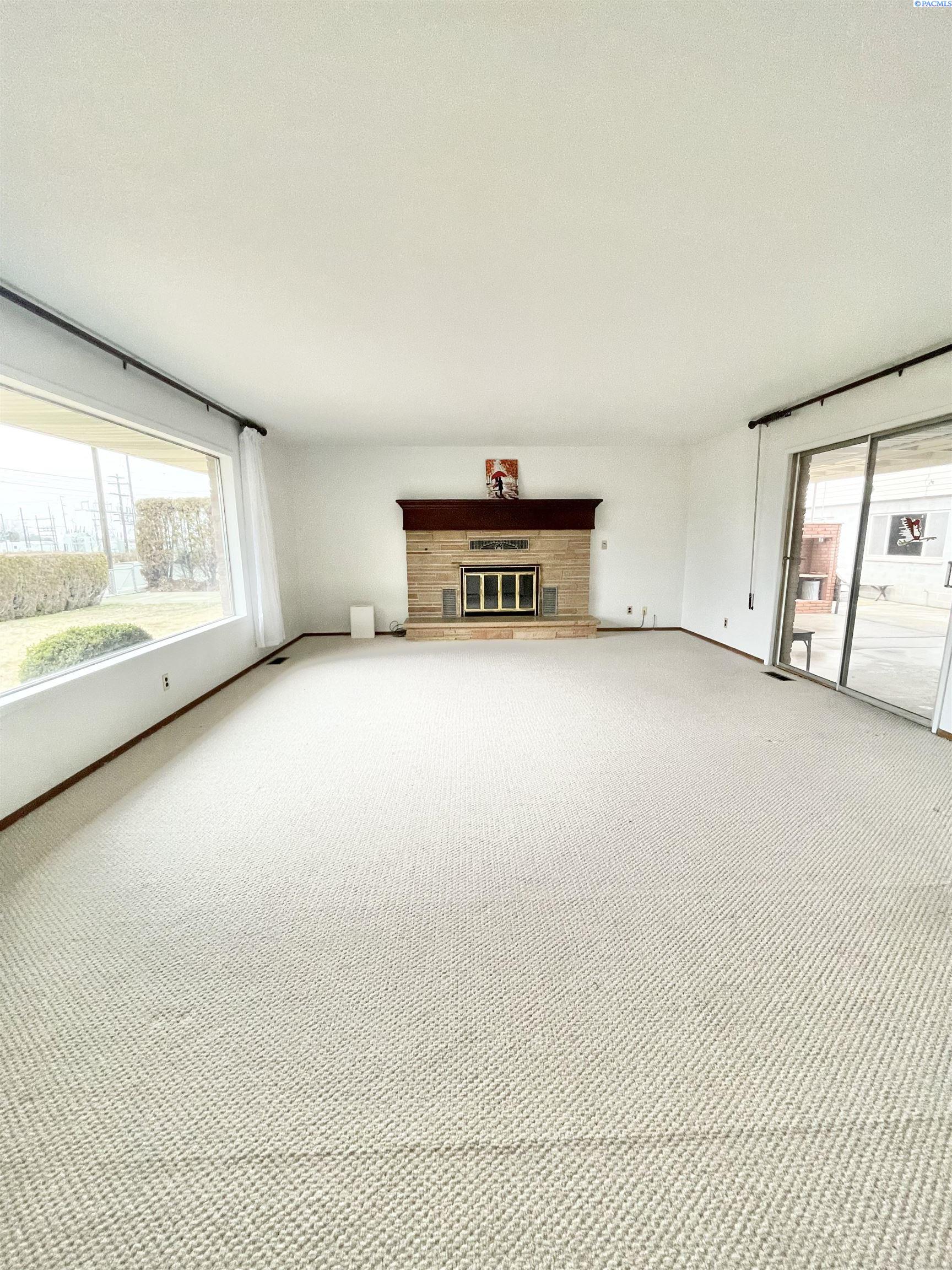 Grandview, Washington, 98930, United States, 5 Bedrooms Bedrooms, ,1 BathroomBathrooms,Residential,For Sale,1828538