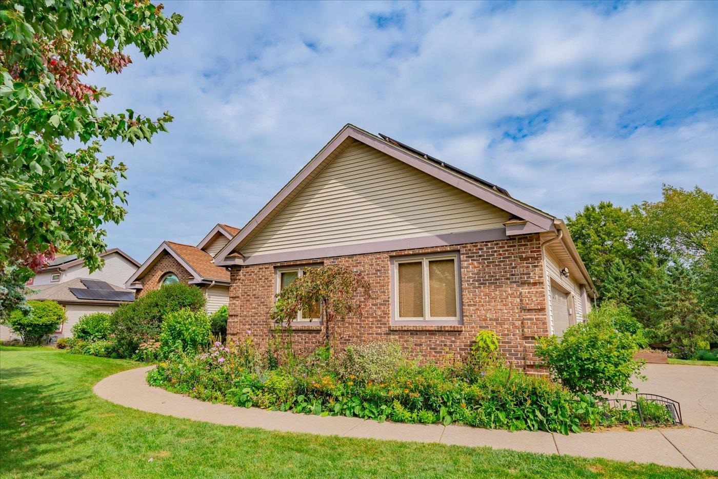 Fitchburg, Wisconsin, 53711, United States, 4 Bedrooms Bedrooms, ,4 BathroomsBathrooms,Residential,For Sale,1977409