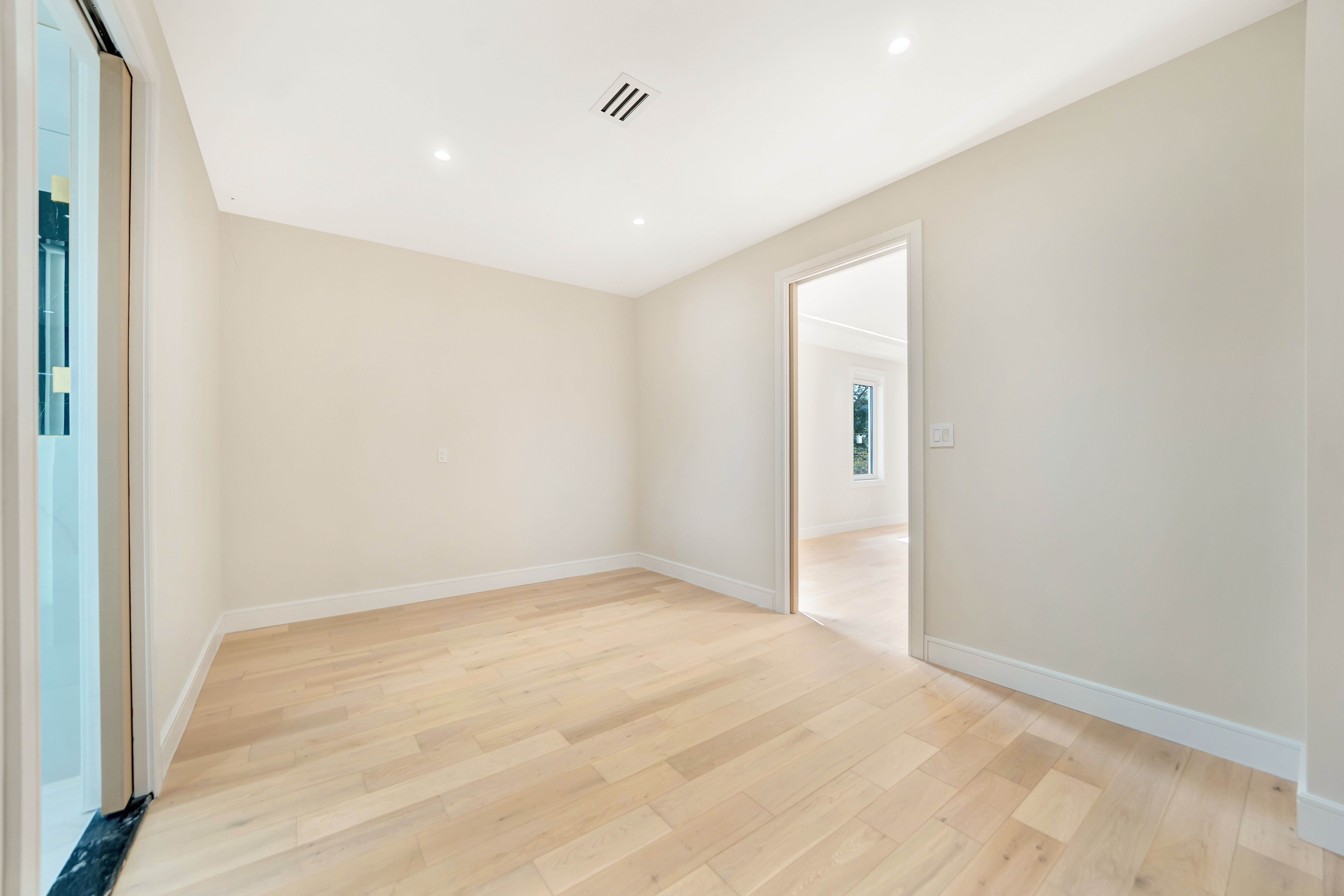  748 Carman Avenue, Westbury, NY, 11590 - 物件實景