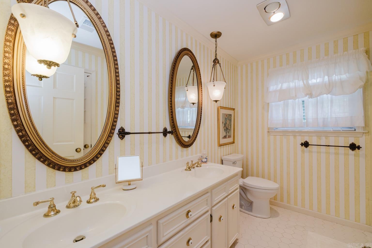 Little Rock, Arkansas, 72212, United States, 5 Bedrooms Bedrooms, ,5 BathroomsBathrooms,Residential,For Sale,1975952