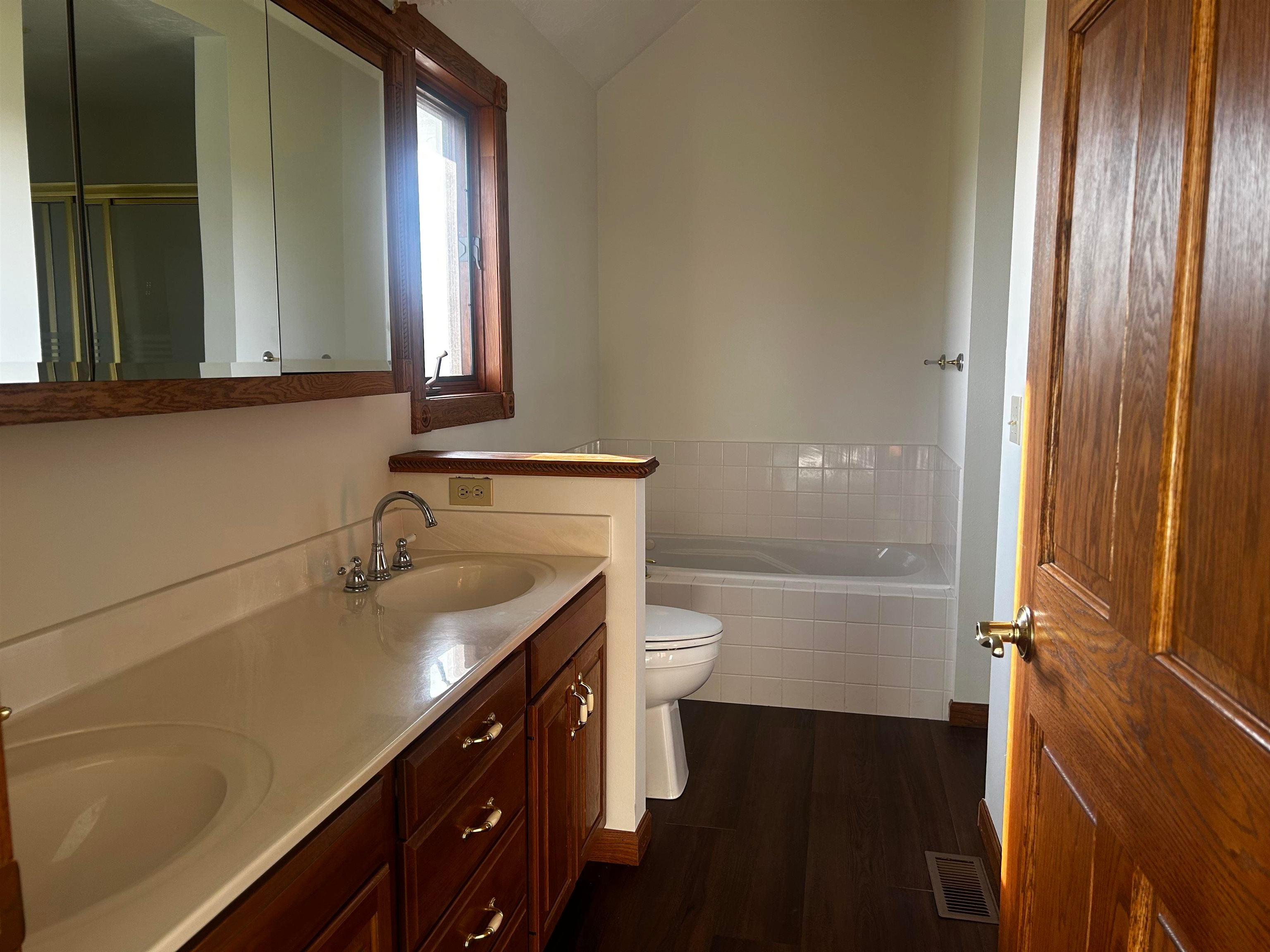 NORTH PLATTE, Nebraska, 69101, United States, 4 Bedrooms Bedrooms, ,4 BathroomsBathrooms,Residential,For Sale,1941880