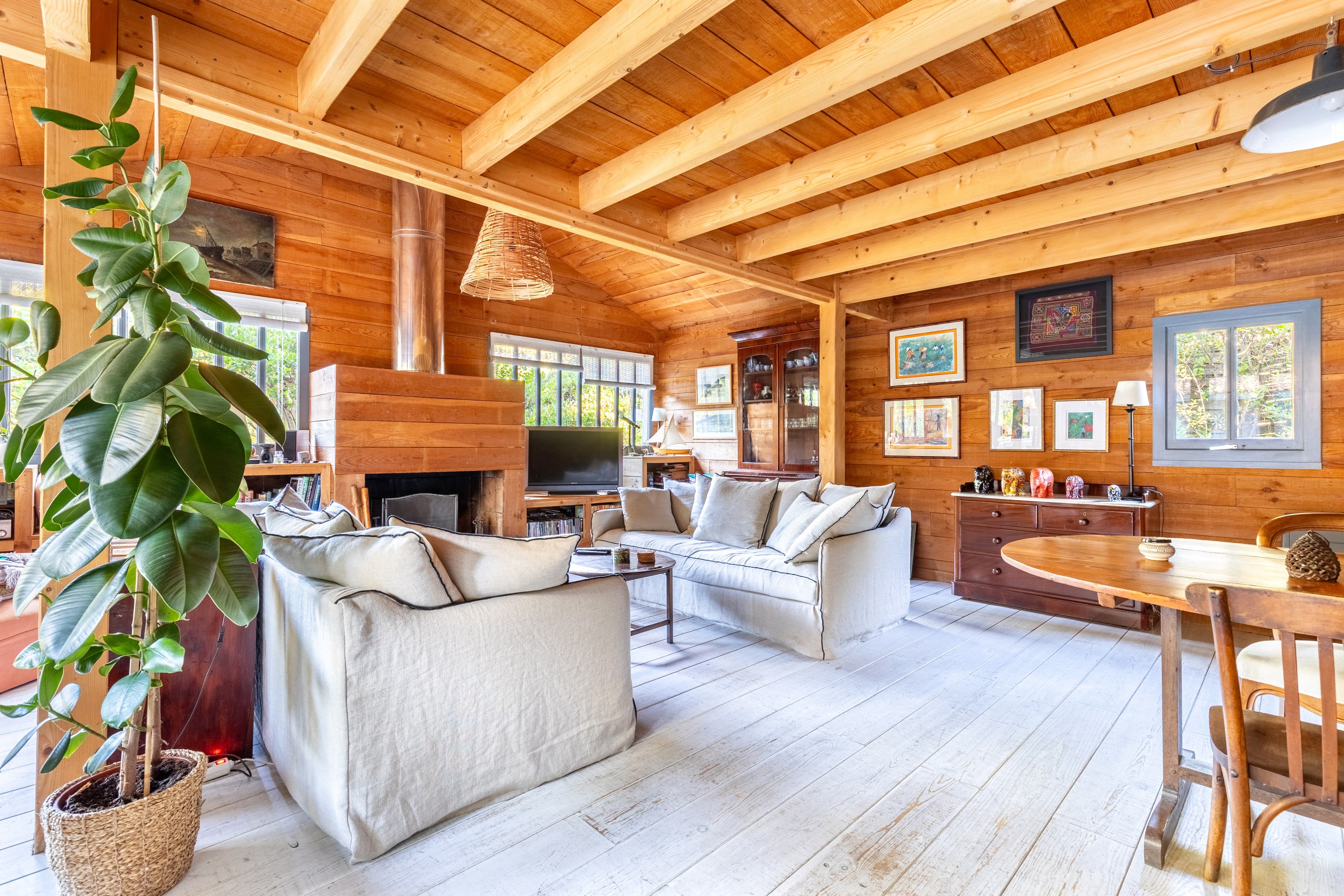  WOODEN VILLA WITH SWIMMING POOL IN THE HEART OF THE VALLONS DU FERRET - 物件實景