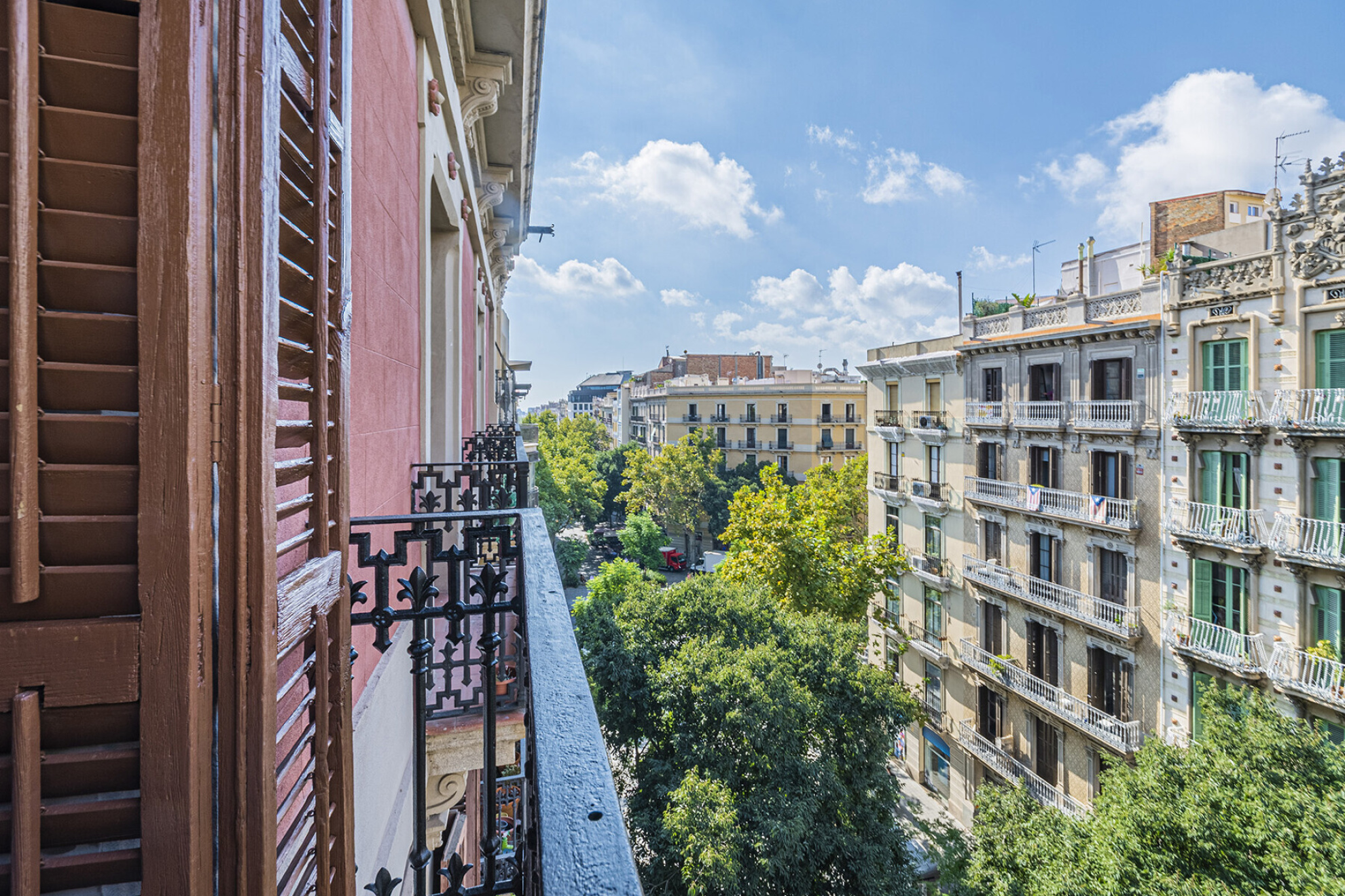  Exclusive brand new property in Girona pedestrian street in Quadrat d