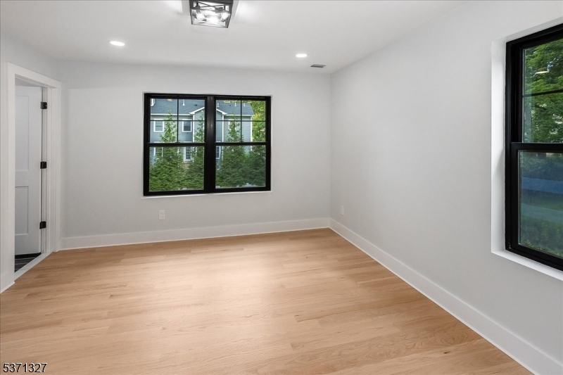 Chatham Boro, New Jersey, 07928, United States, 5 Bedrooms Bedrooms, ,6 BathroomsBathrooms,Residential,For Sale,2002999