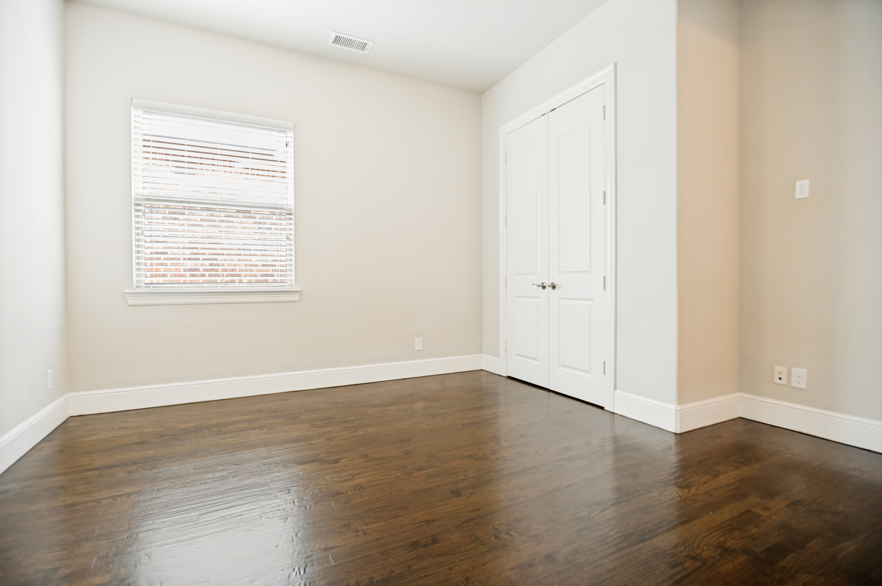  Beautiful One-Story Home is Refreshed and Move-in Ready - 物件實景