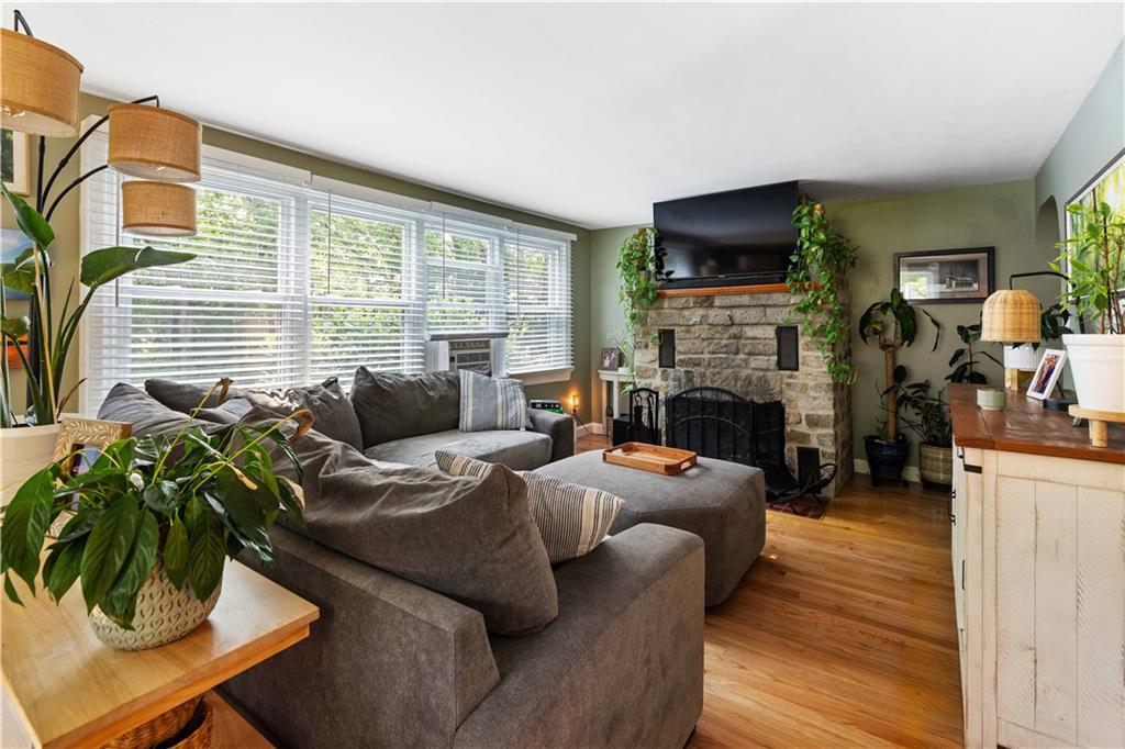 Bristol, Rhode Island, 02809, United States, 3 Bedrooms Bedrooms, ,1 BathroomBathrooms,Residential,For Sale,2002471