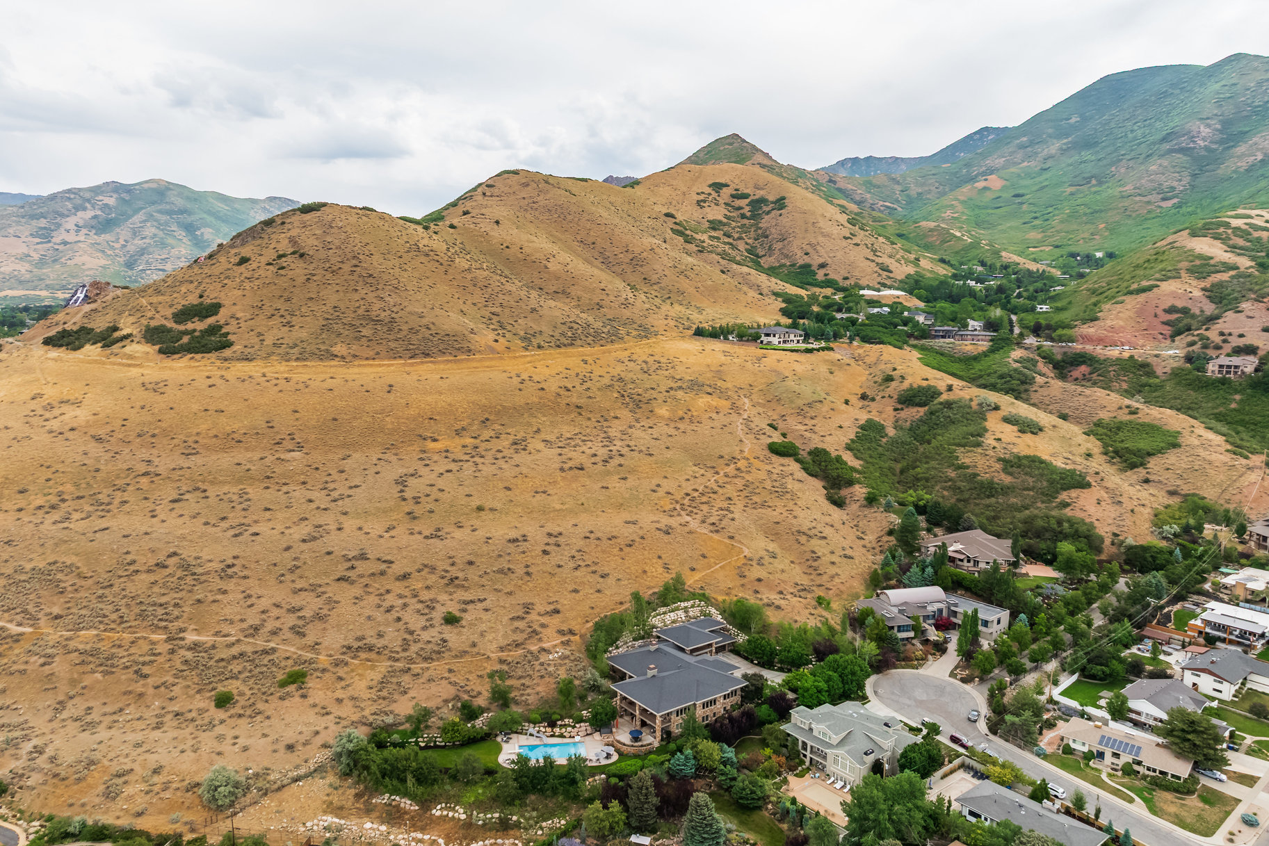  Timeless East Bench Craftsman Estate with Gated Entry, Expansive Light and Views - 物件實景