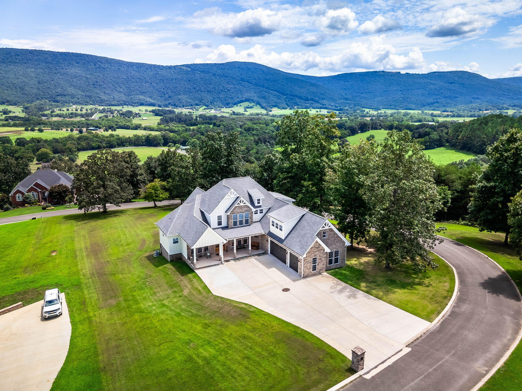 Dunlap, Tennessee, 37327, United States, 4 Bedrooms Bedrooms, ,4 BathroomsBathrooms,Residential,For Sale,1914662