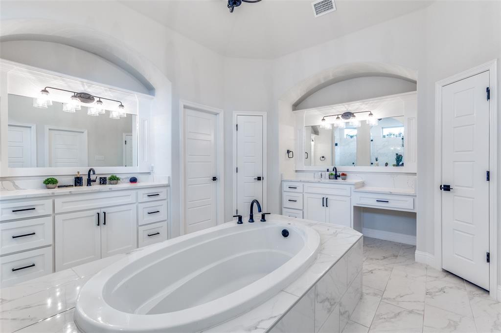 Springtown, Texas, 76082, United States, 4 Bedrooms Bedrooms, ,3 BathroomsBathrooms,Residential,For Sale,1982023