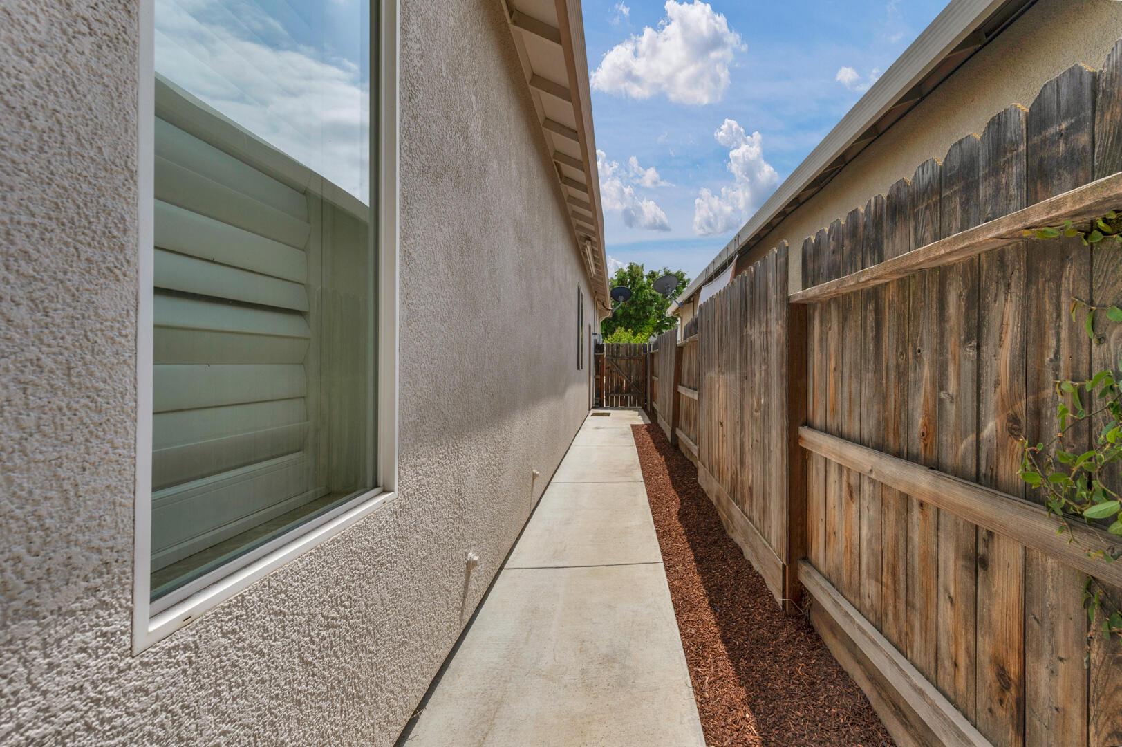 Visalia, California, 93291, United States, 4 Bedrooms Bedrooms, ,3 BathroomsBathrooms,Residential,For Sale,2009986