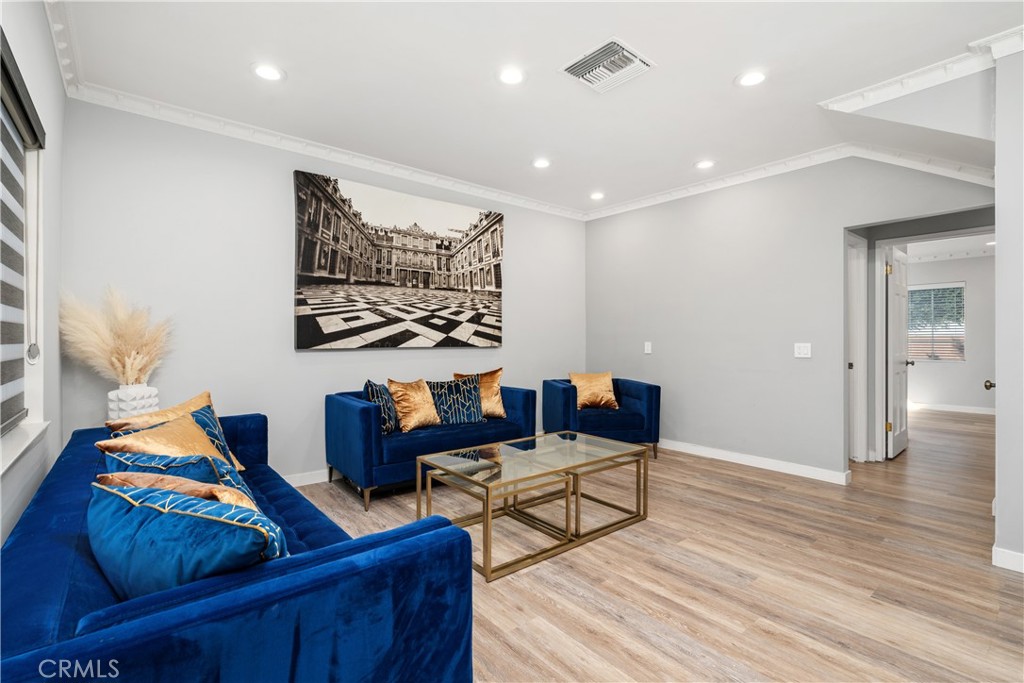 Valley Glen, California, 91401, United States, 4 Bedrooms Bedrooms, ,4 BathroomsBathrooms,Residential,For Sale,1990923