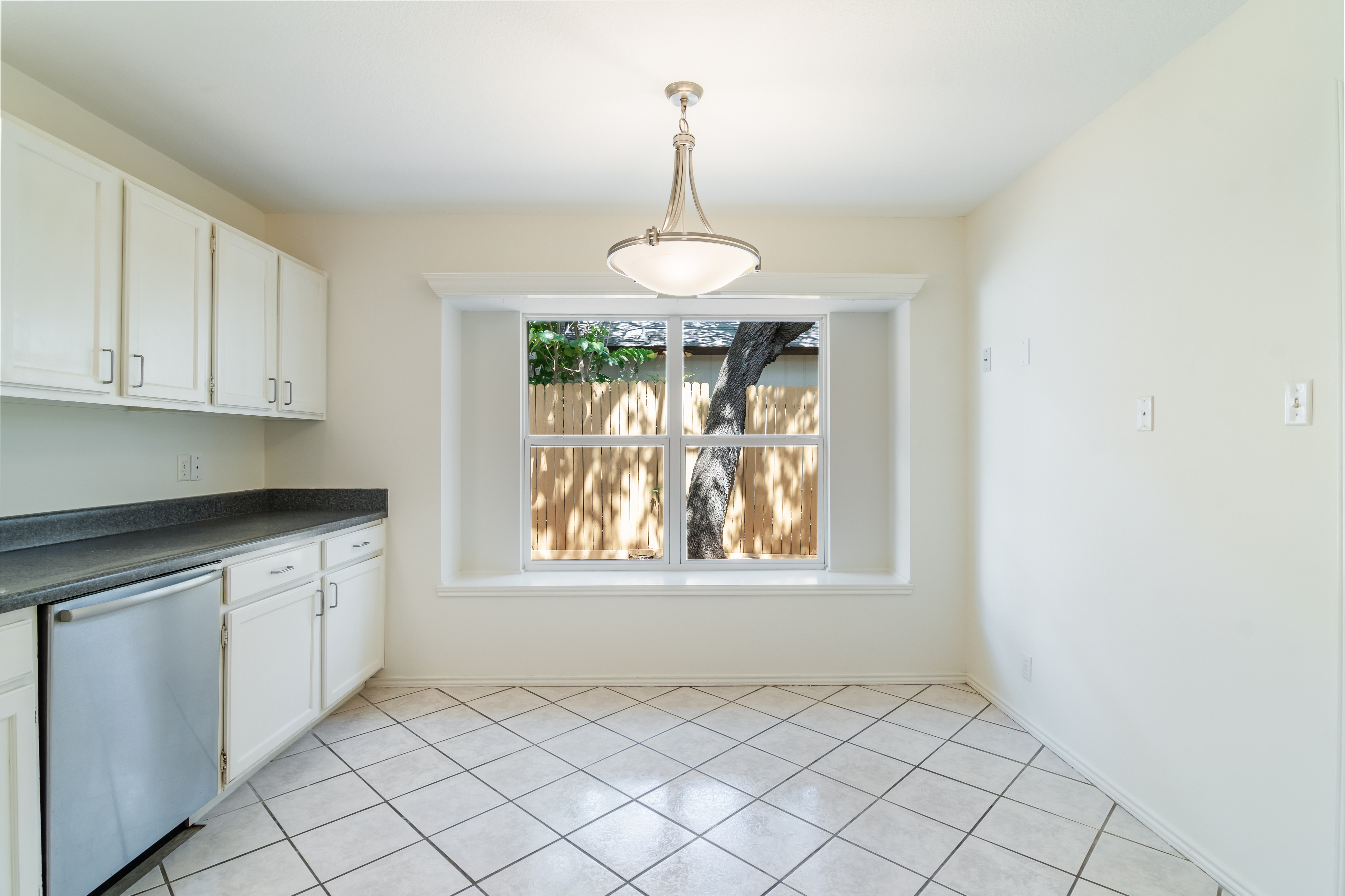  Spacious Woodridge Gem with Fireplace - 物件實景
