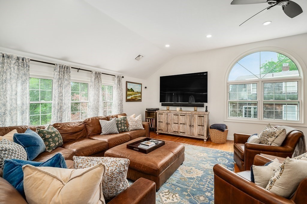 Manchester, Massachusetts, 01944, United States, 4 Bedrooms Bedrooms, ,3 BathroomsBathrooms,Residential,For Sale,1938822