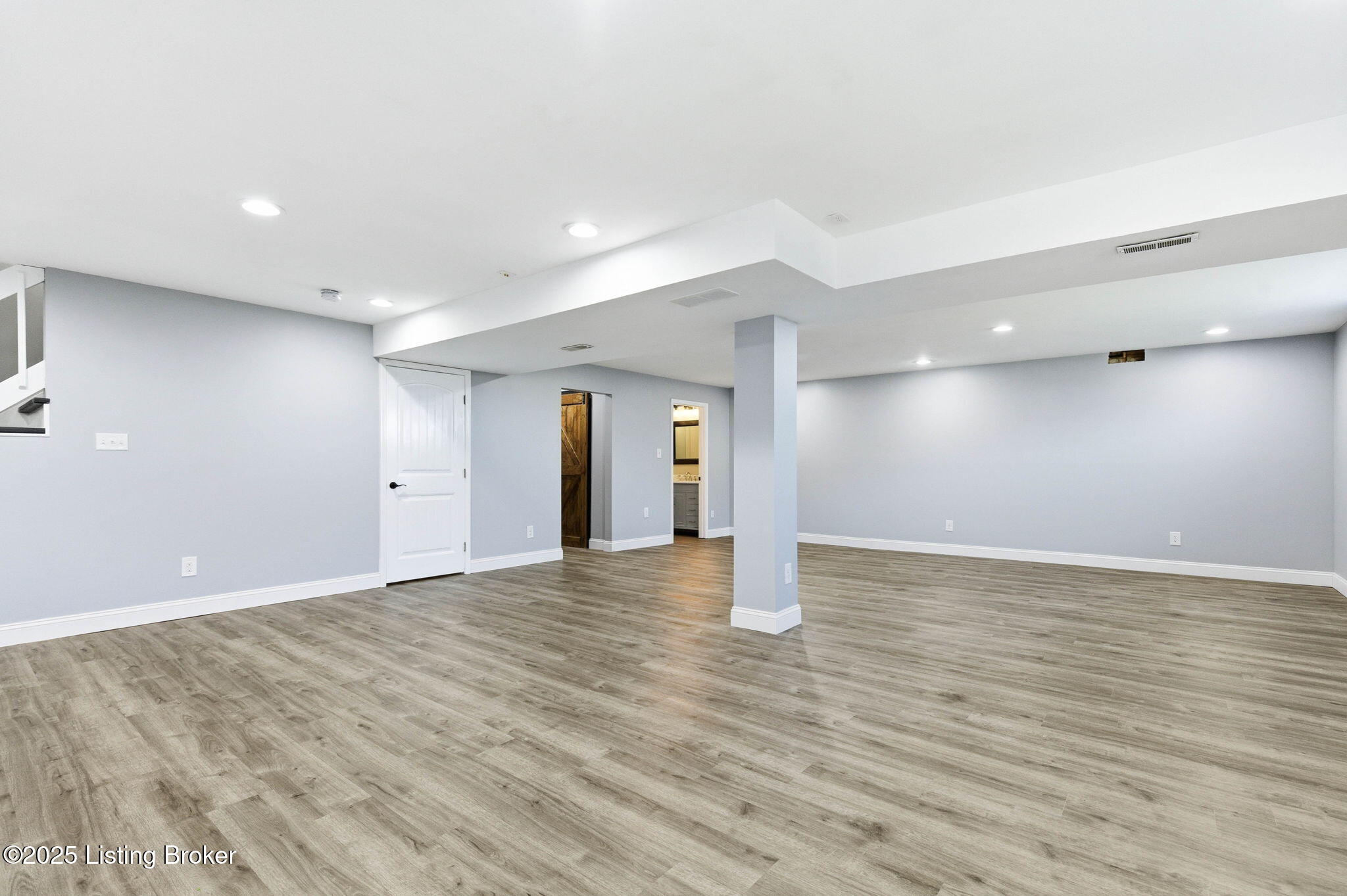 La Grange, Kentucky, 40031, United States, 5 Bedrooms Bedrooms, ,4 BathroomsBathrooms,Residential,For Sale,1971685