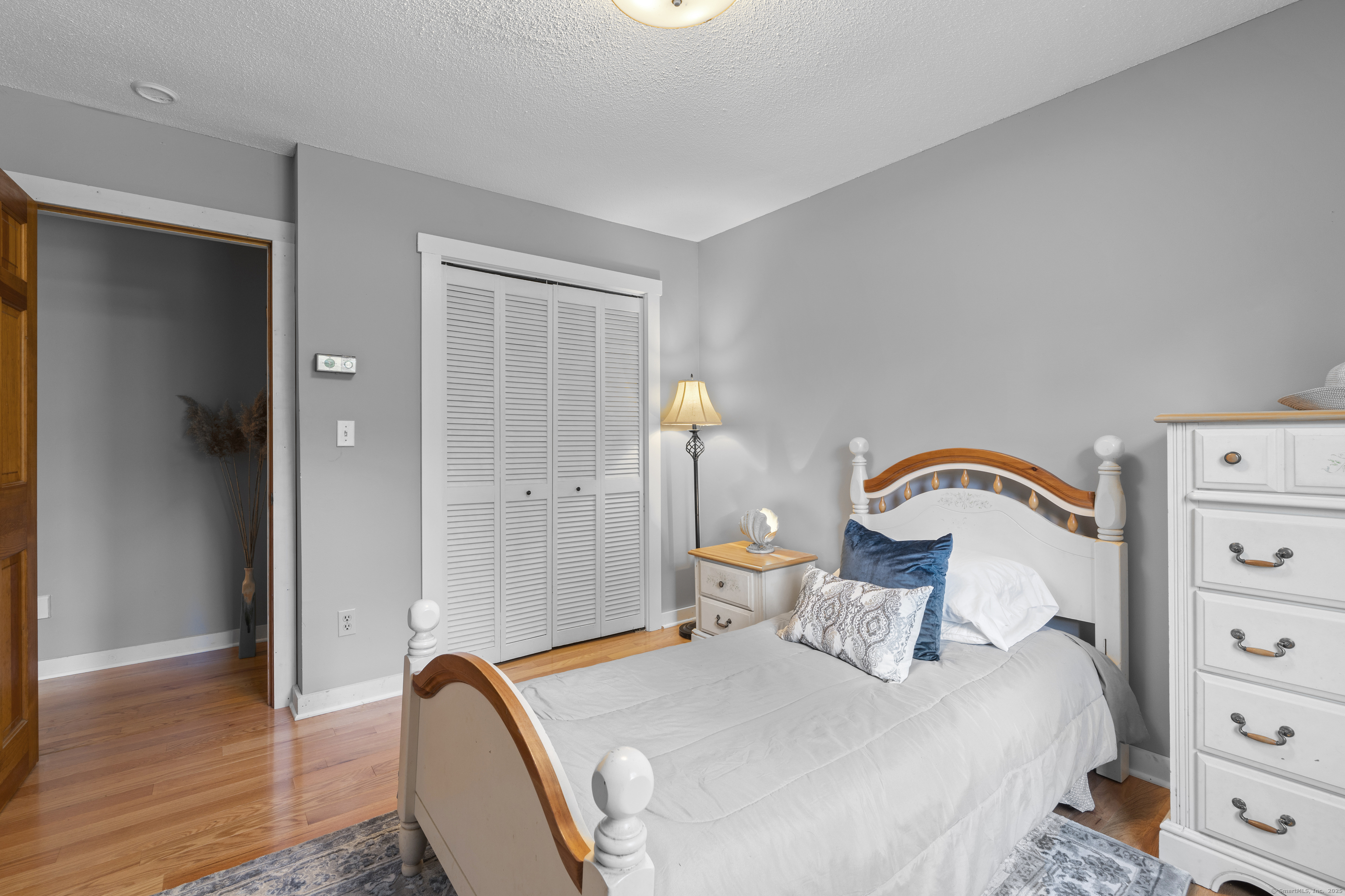 Newtown, Connecticut, 06482, United States, 3 Bedrooms Bedrooms, ,2 BathroomsBathrooms,Residential,For Sale,1962604