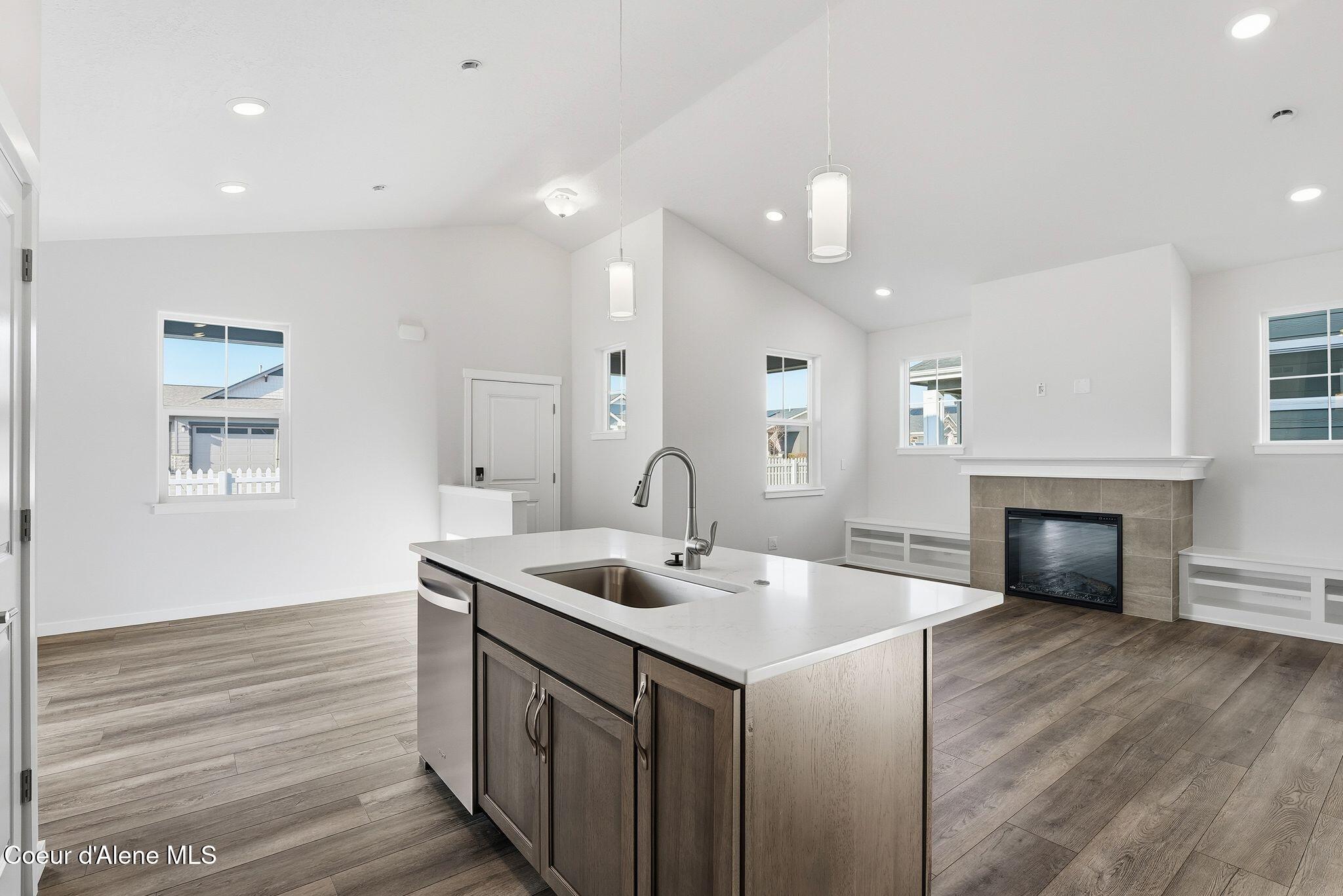 Coeur D'alene, Idaho, 83815, United States, 2 Bedrooms Bedrooms, ,Residential,For Sale,1991054