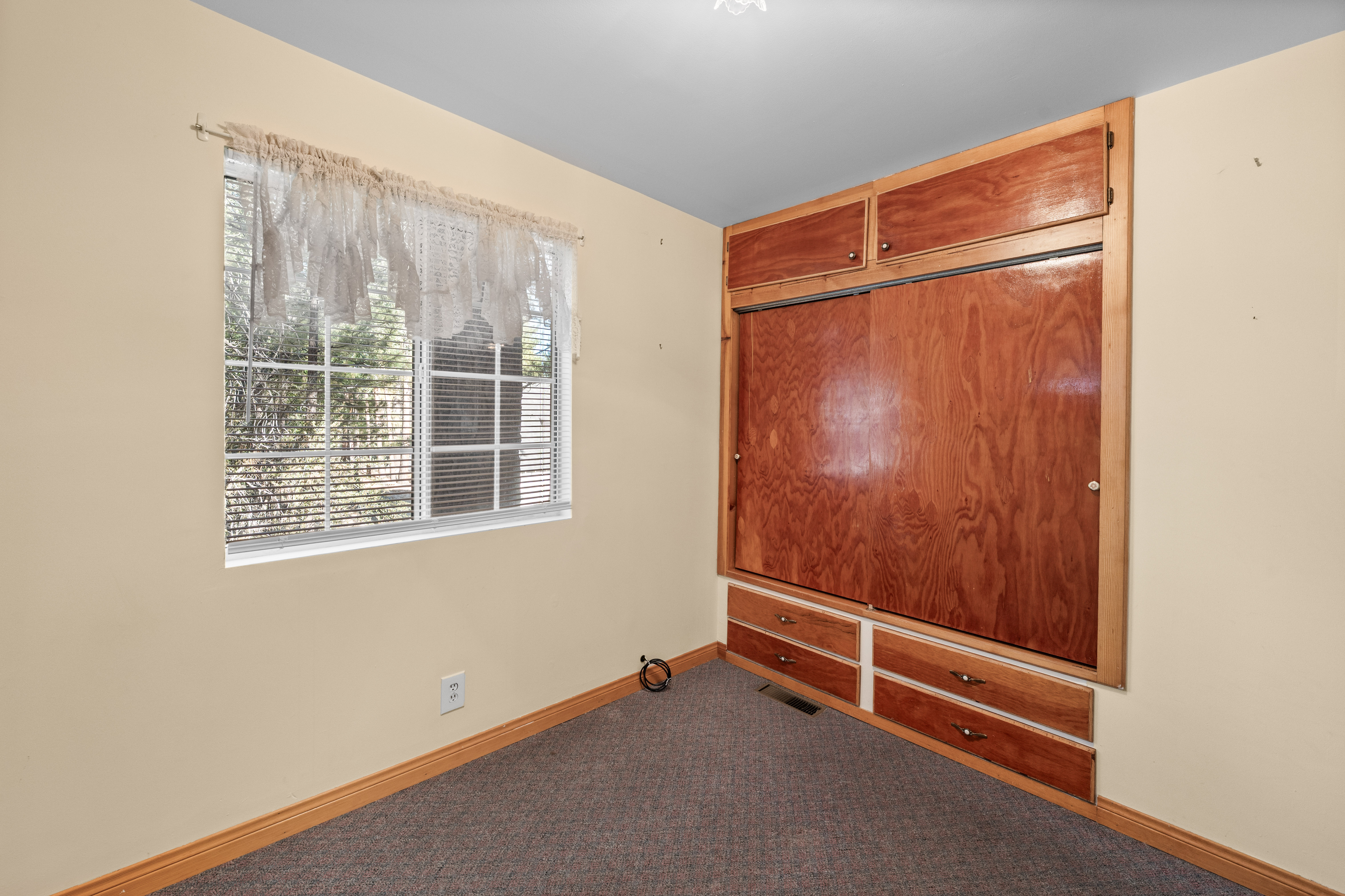 39251 Cedar Dell Road, Fawnskin, CA 92333 - 物件實景