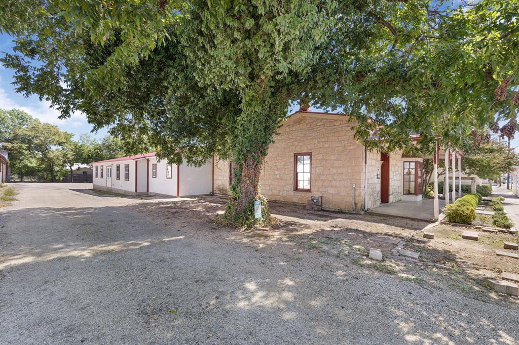 Fredericksburg, Texas, 78624, United States, 5 Bedrooms Bedrooms, ,4 BathroomsBathrooms,Residential,For Sale,1981839