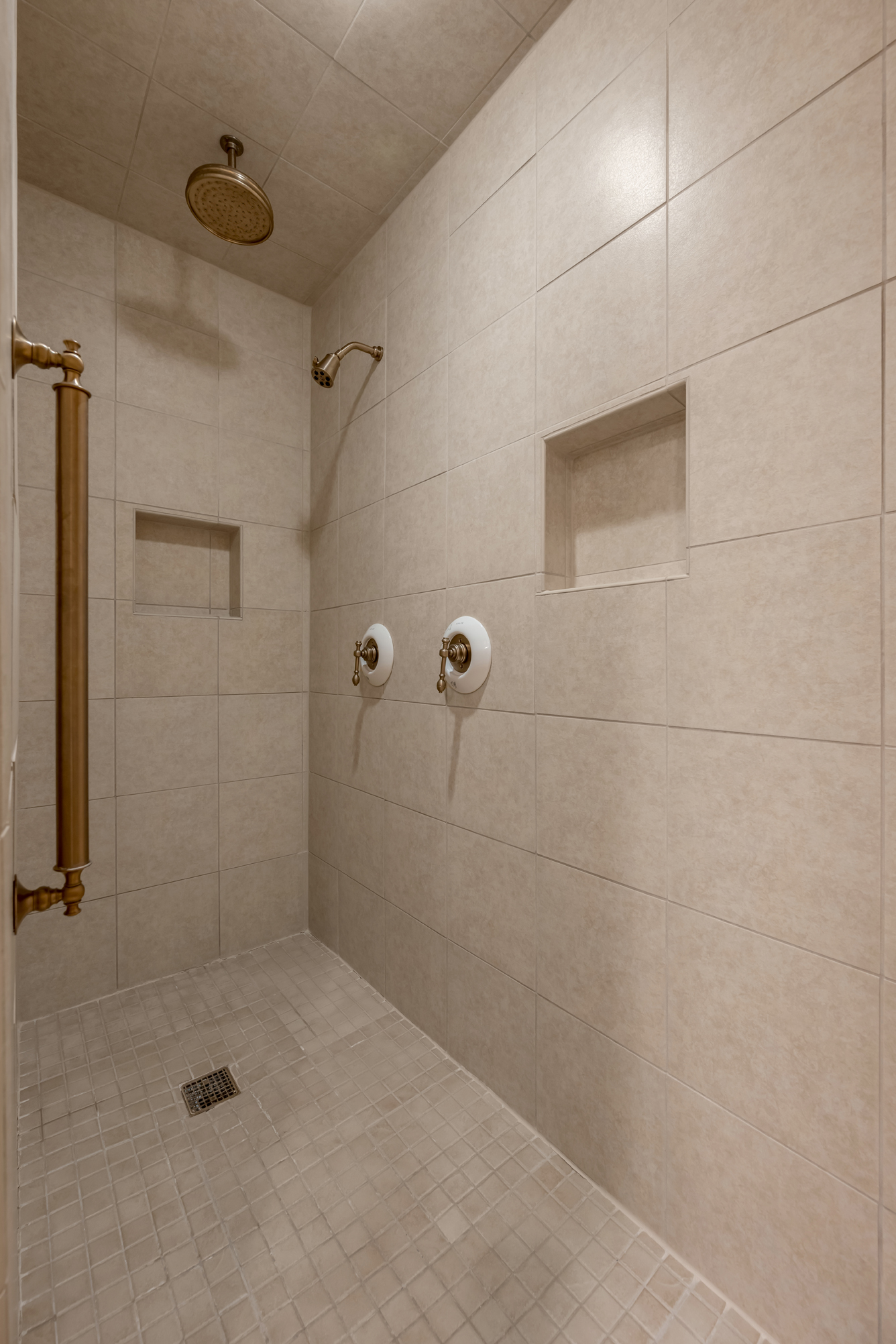  2071 Manor Drive - 物件實景