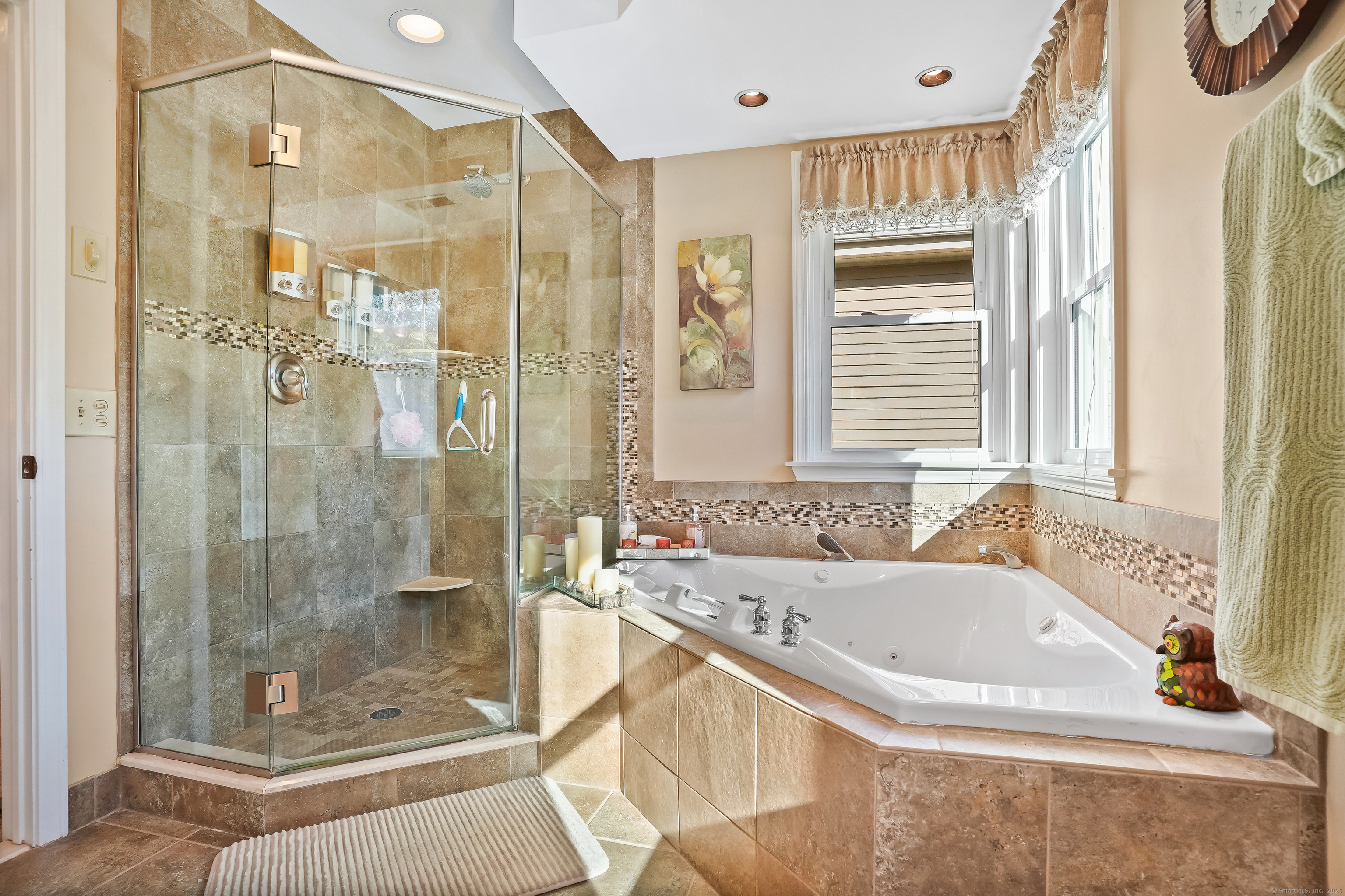 New Milford, Connecticut, 06776, United States, 2 Bedrooms Bedrooms, ,3 BathroomsBathrooms,Residential,For Sale,1970230