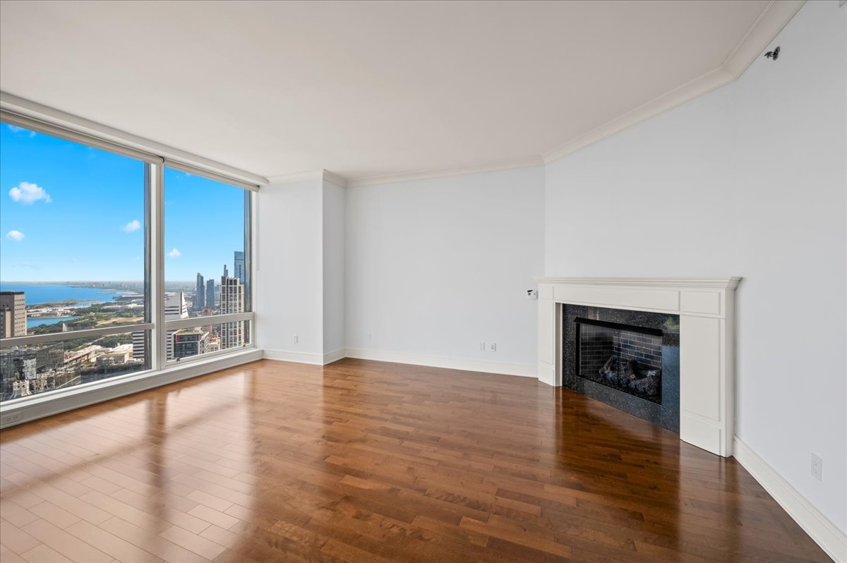 Chicago, Illinois, 60611, United States, 2 Bedrooms Bedrooms, ,3 BathroomsBathrooms,Residential,For Sale,1927398