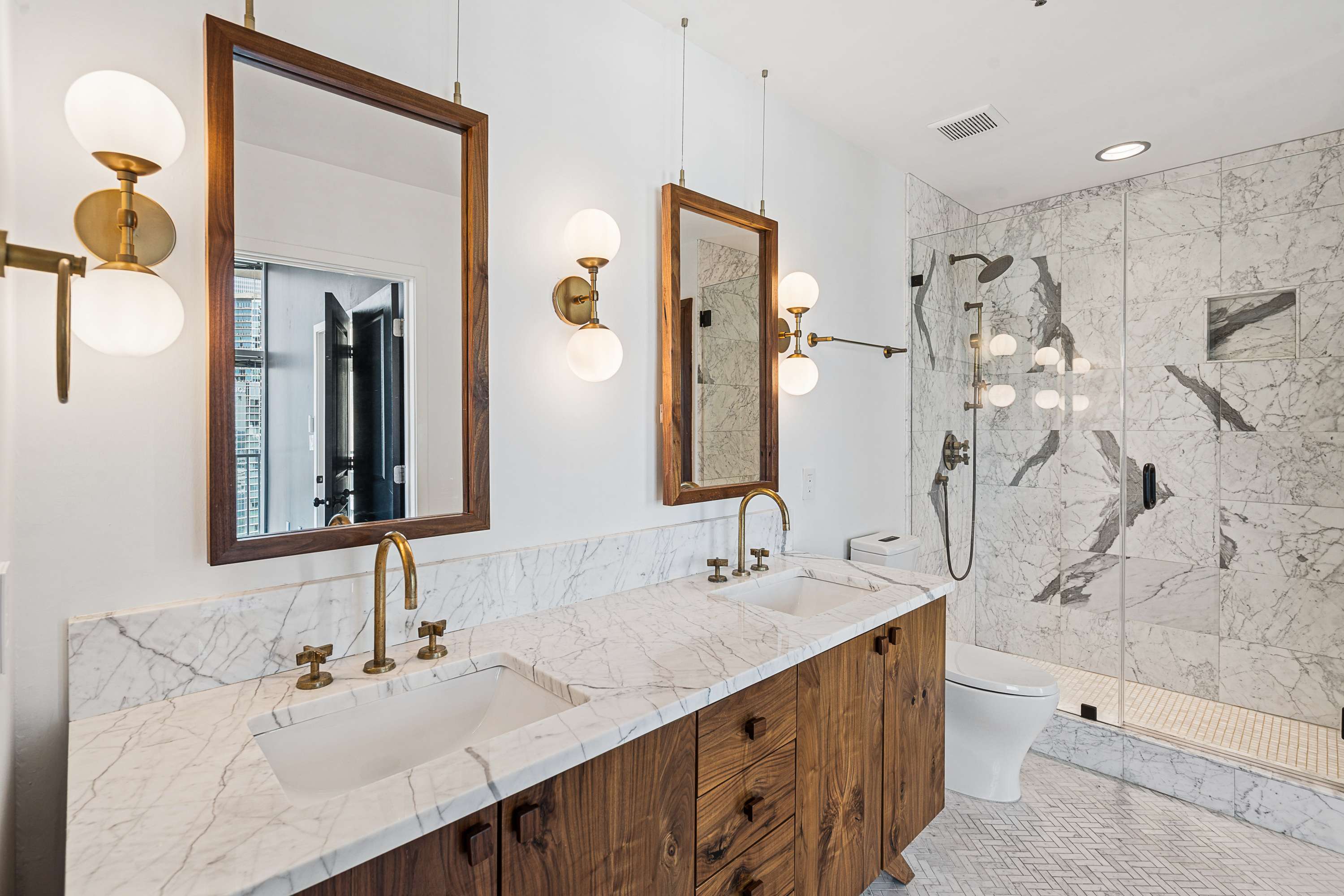  Beautifully Renovated Corner Residence at Metropolis North - 物件實景