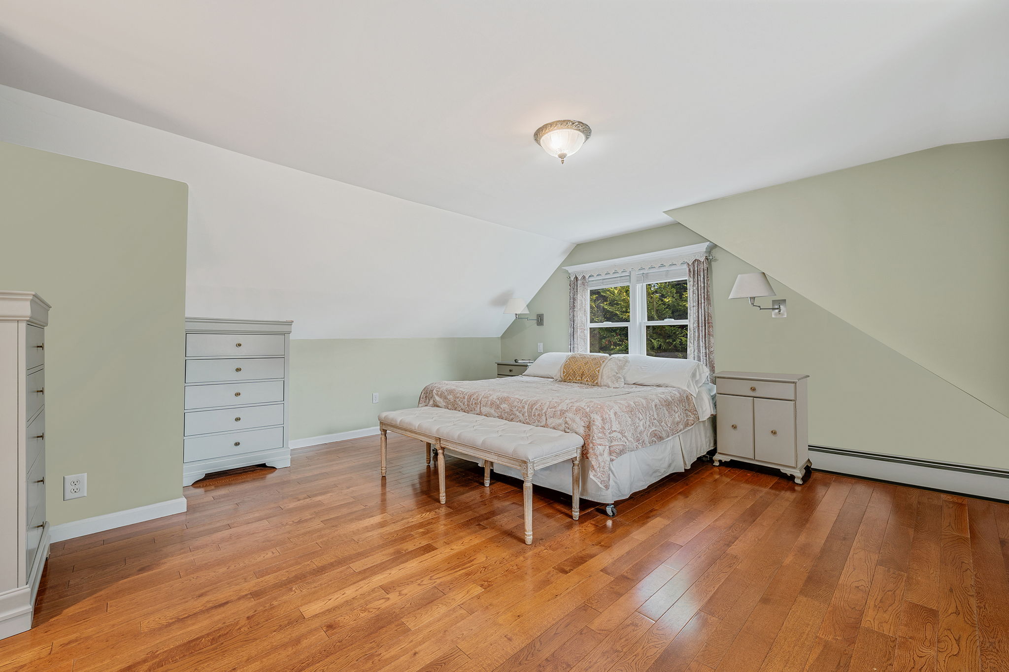 Babylon, New York, 11702, United States, 4 Bedrooms Bedrooms, ,2 BathroomsBathrooms,Residential,For Sale,1905620